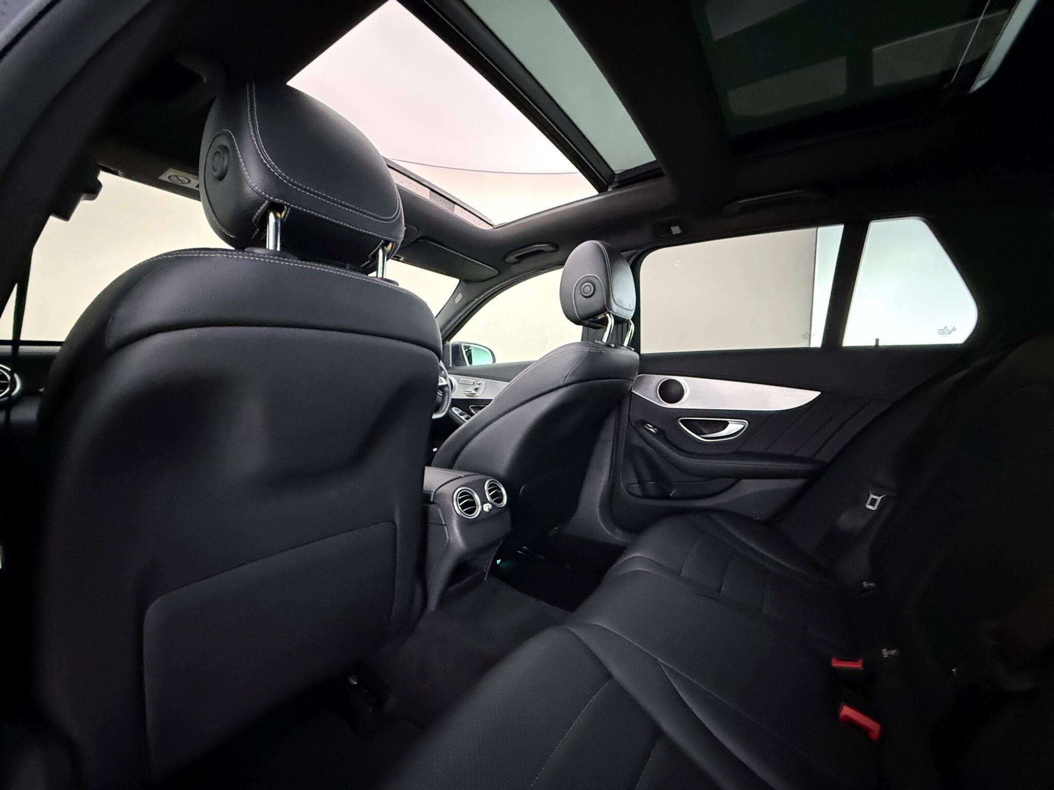 Mercedes-Benz C-Class view 31