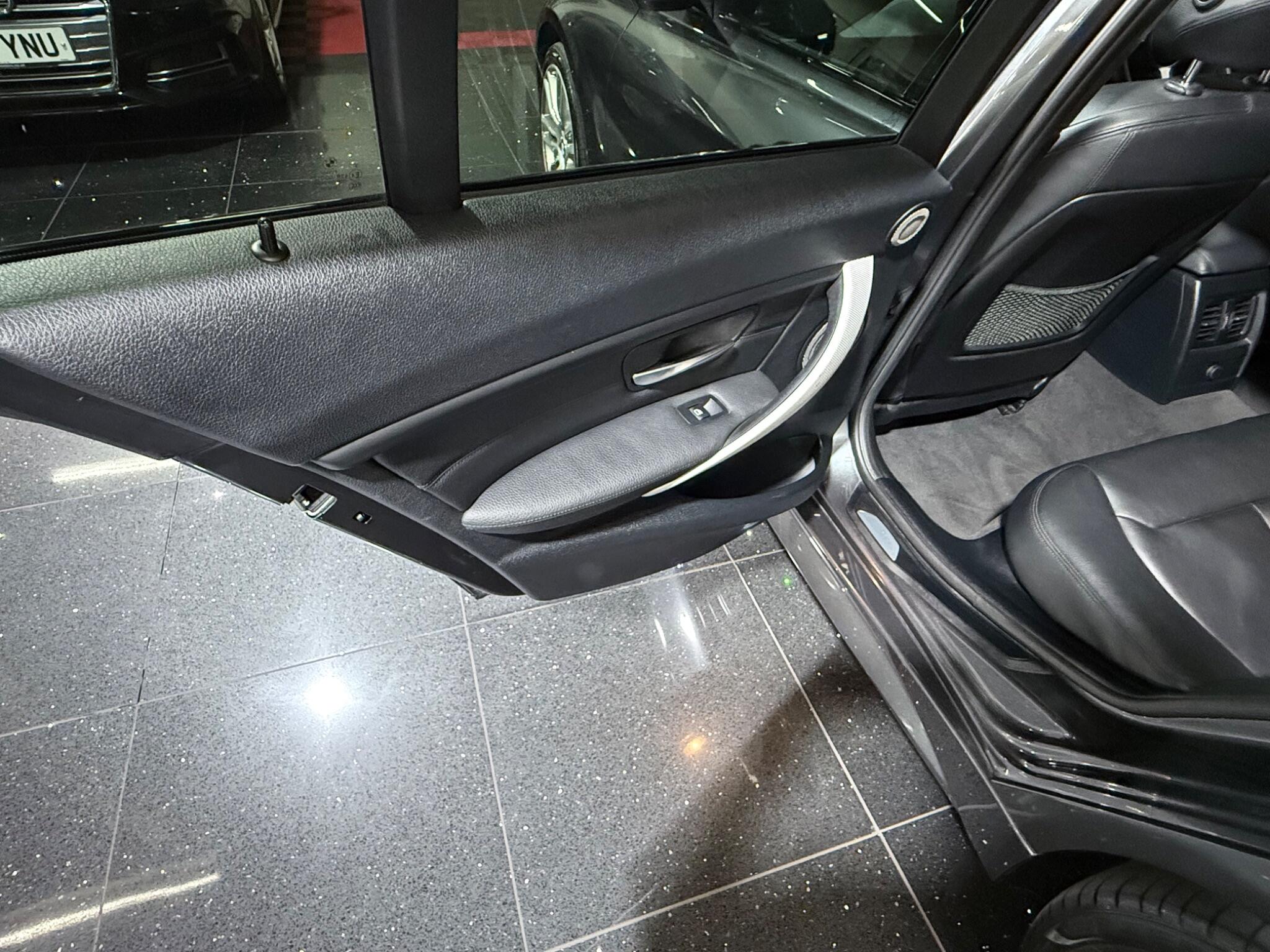 BMW 3 Series view 55