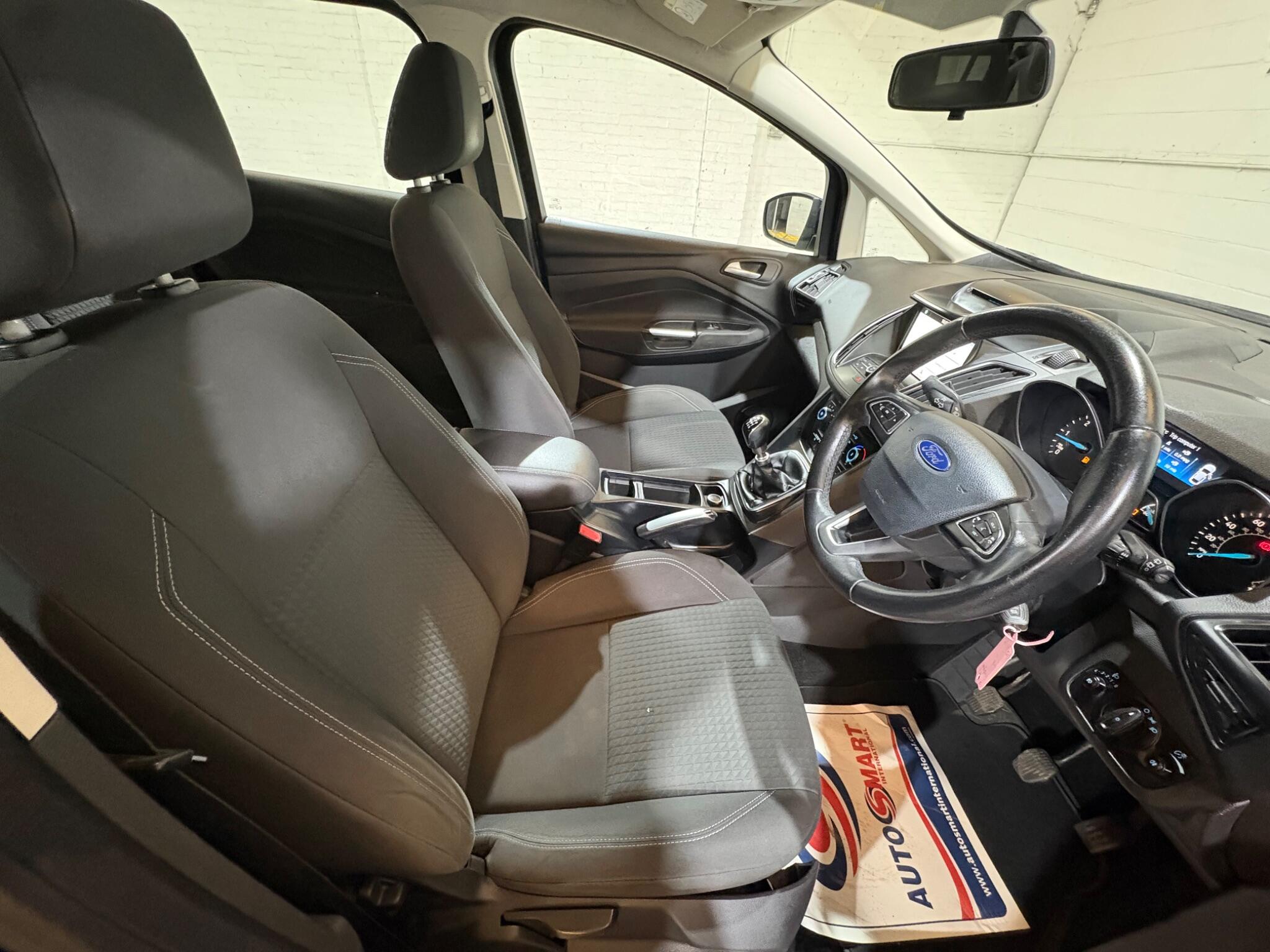 Ford Grand C-Max view 73