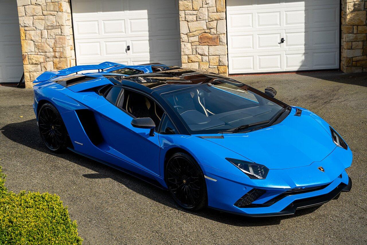 Lamborghini Aventador view 88