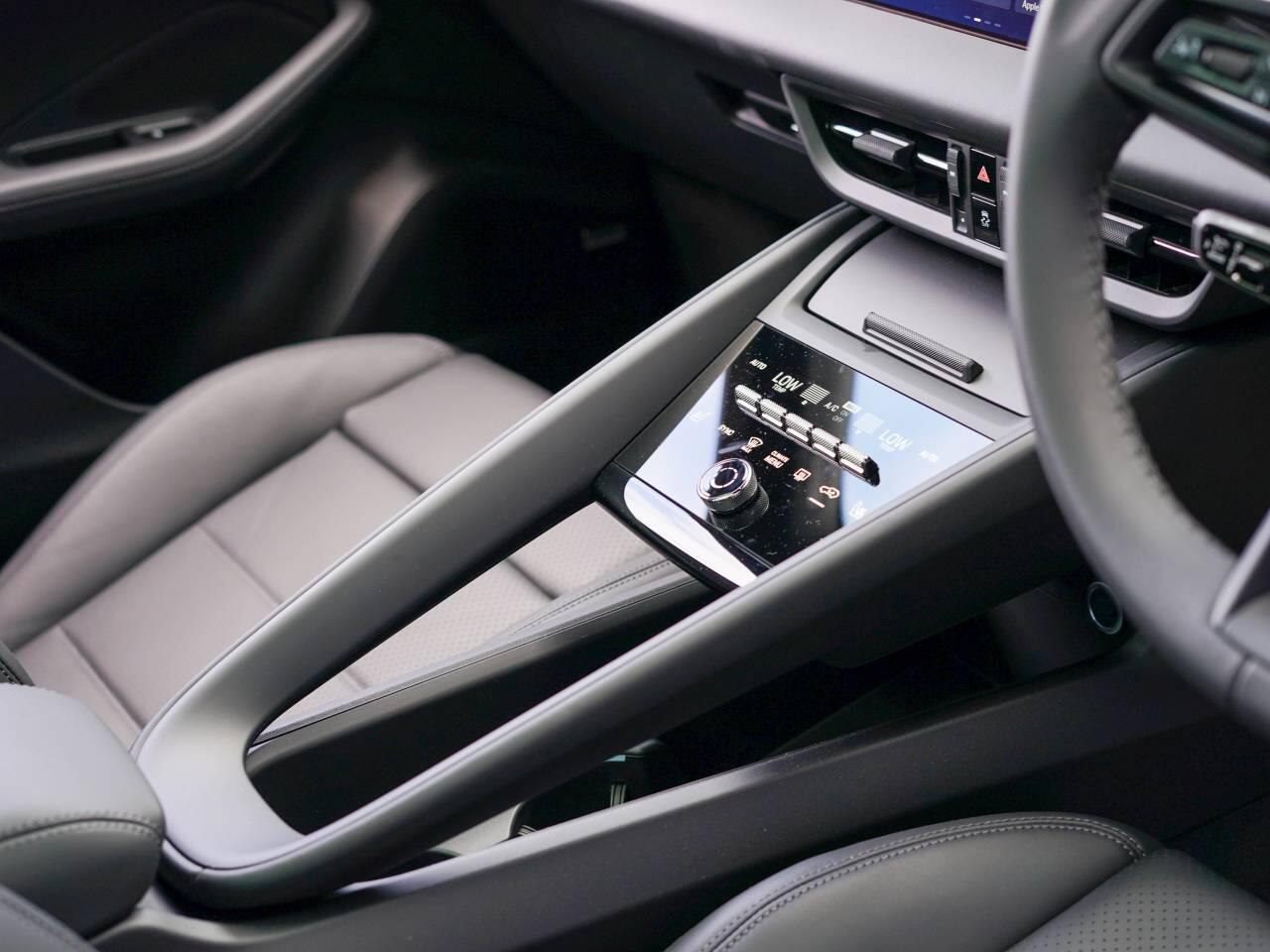 Porsche Macan view 33