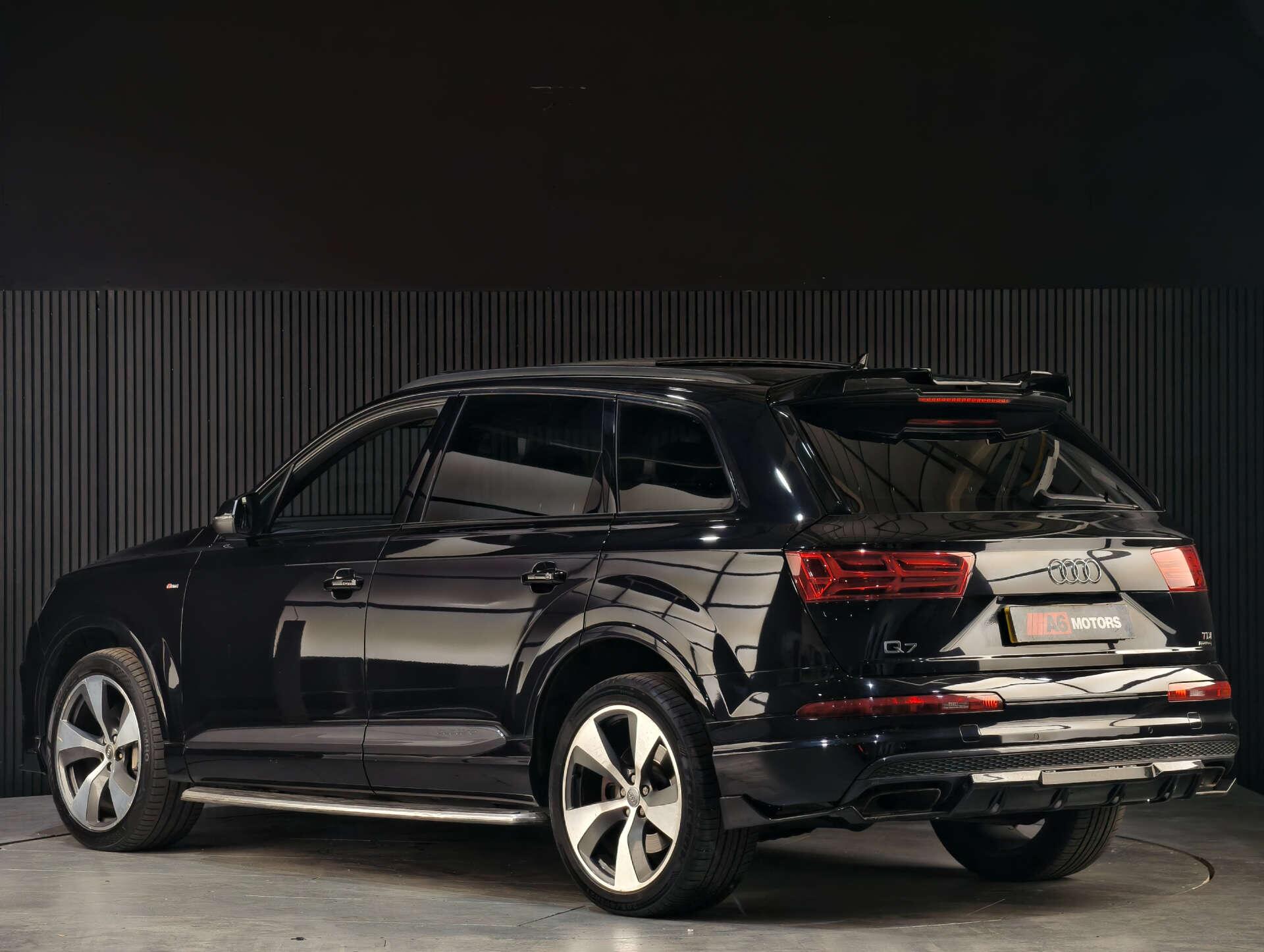 Audi Q7 view 16