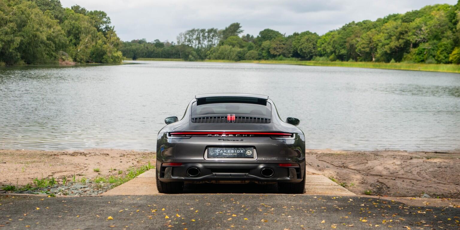 Porsche 911 view 5