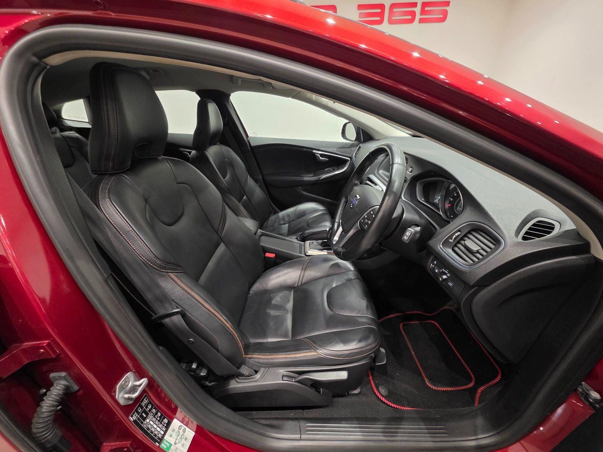 Volvo V40 Cross Country view 9