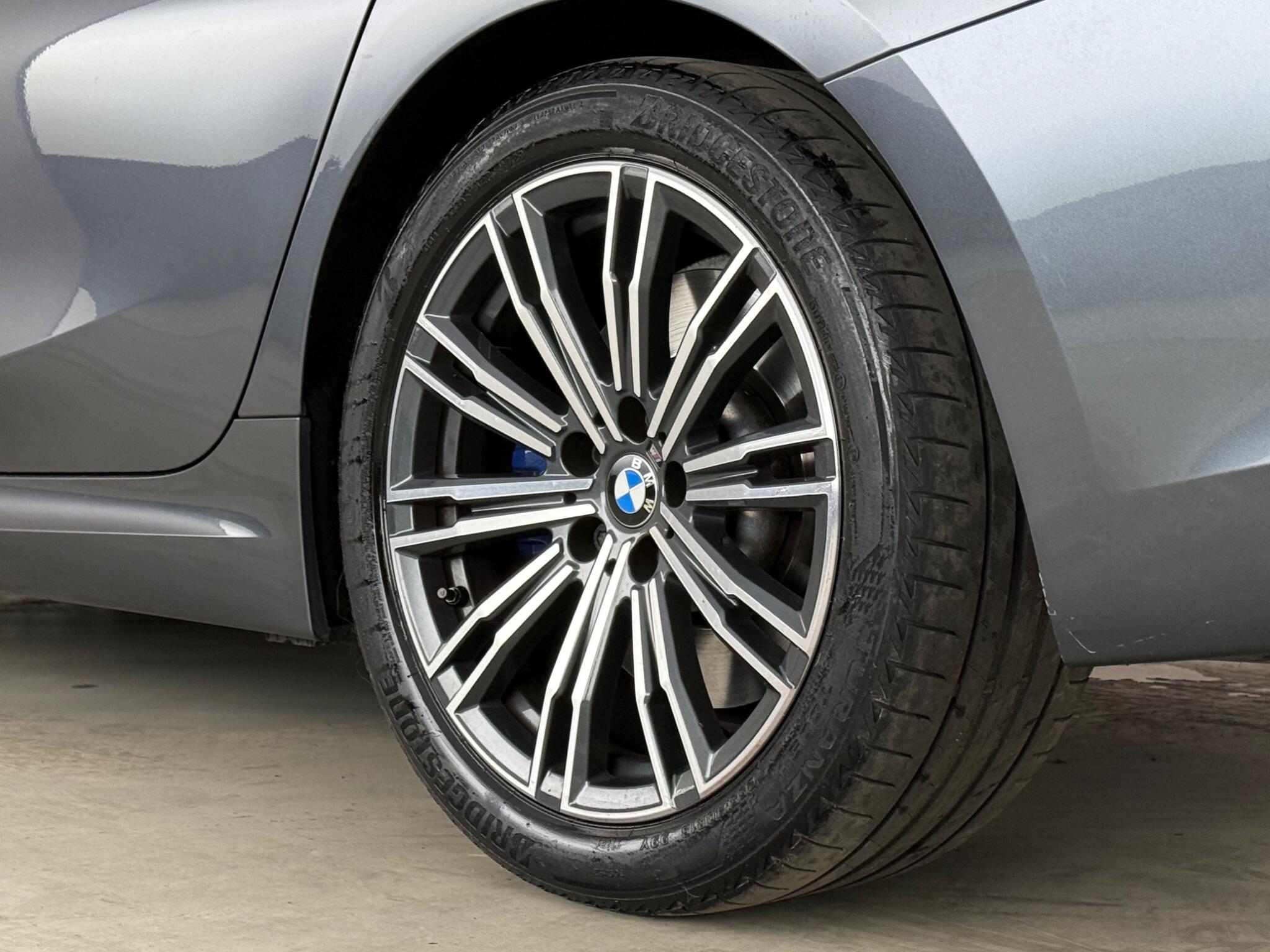 BMW 3 Series view 8