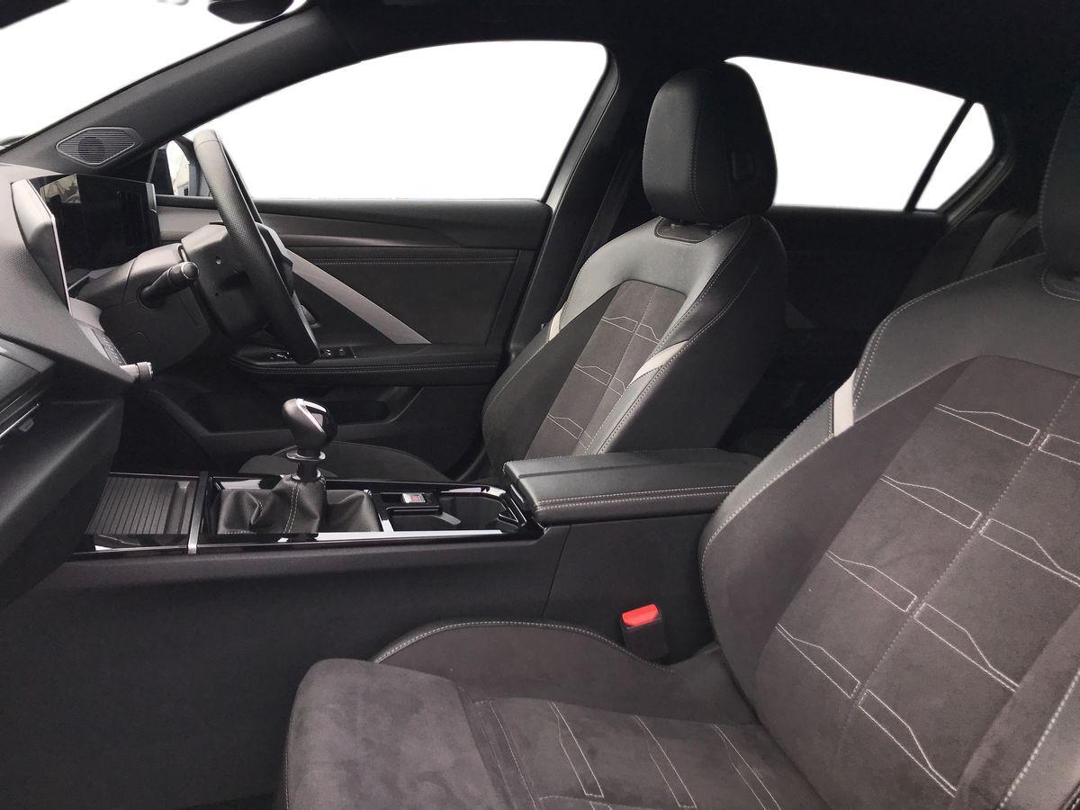 Vauxhall Astra view 6