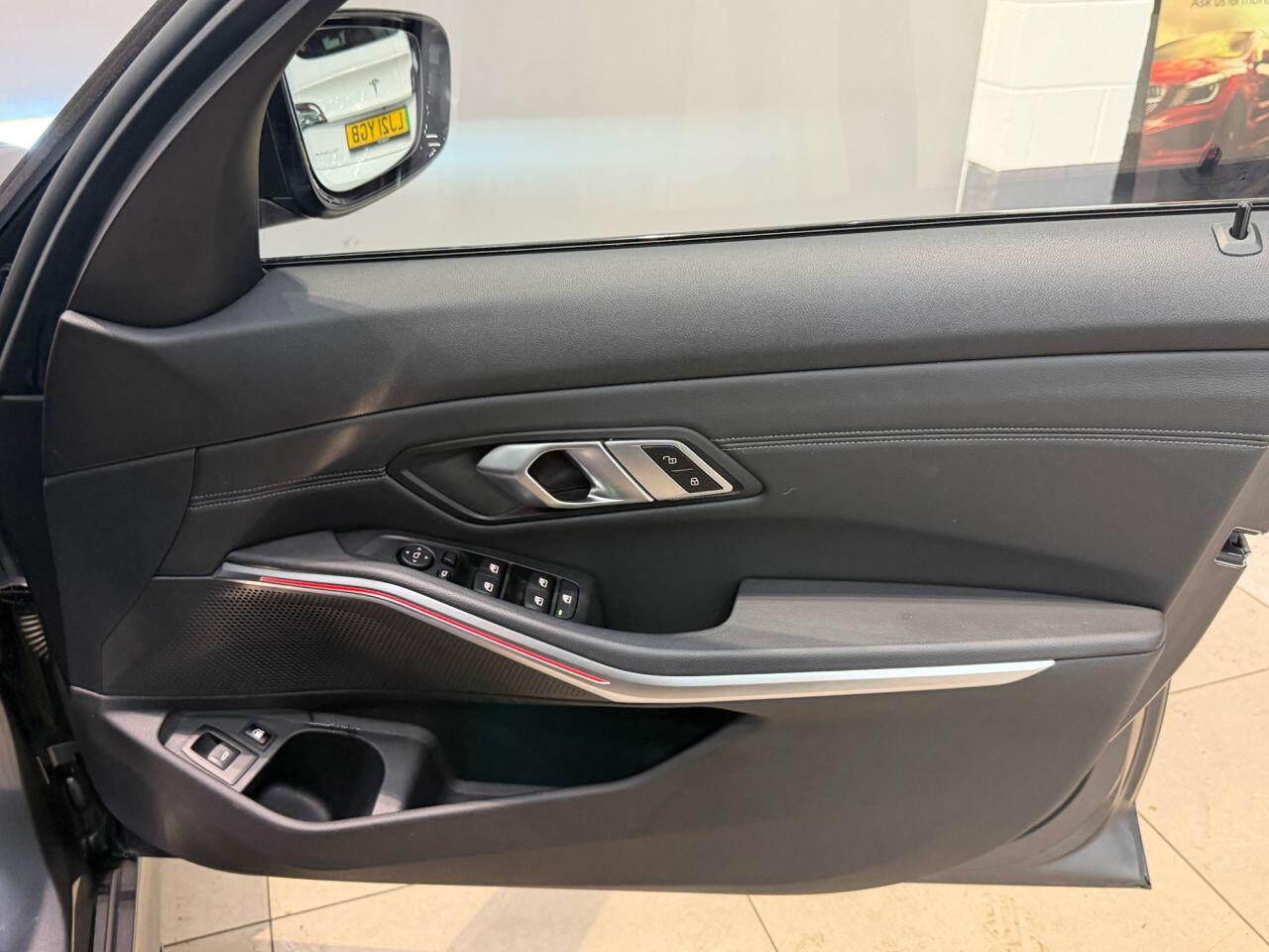 BMW 3 Series view 31