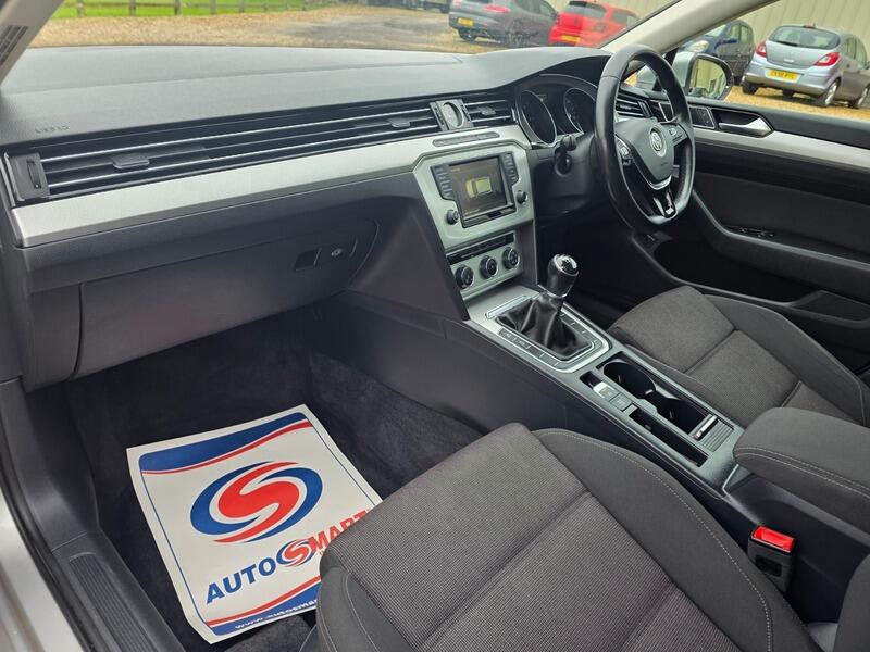 2015 Volkswagen Passat image 33
