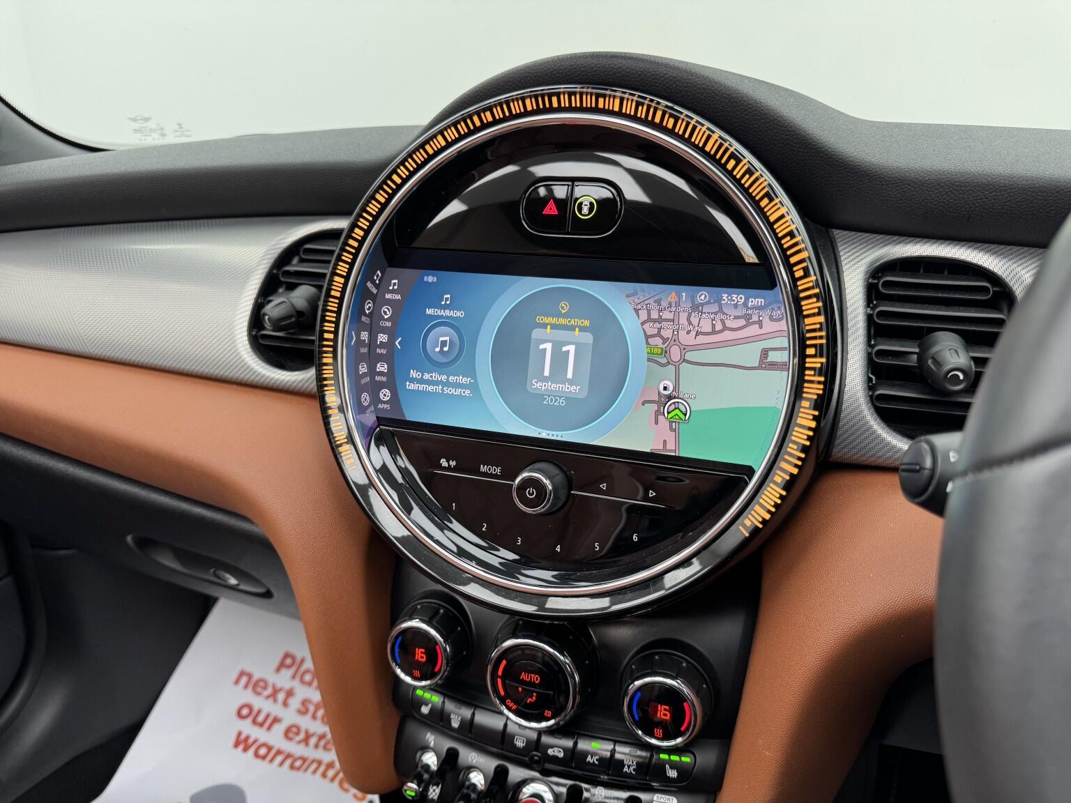 Mini Convertible view 39