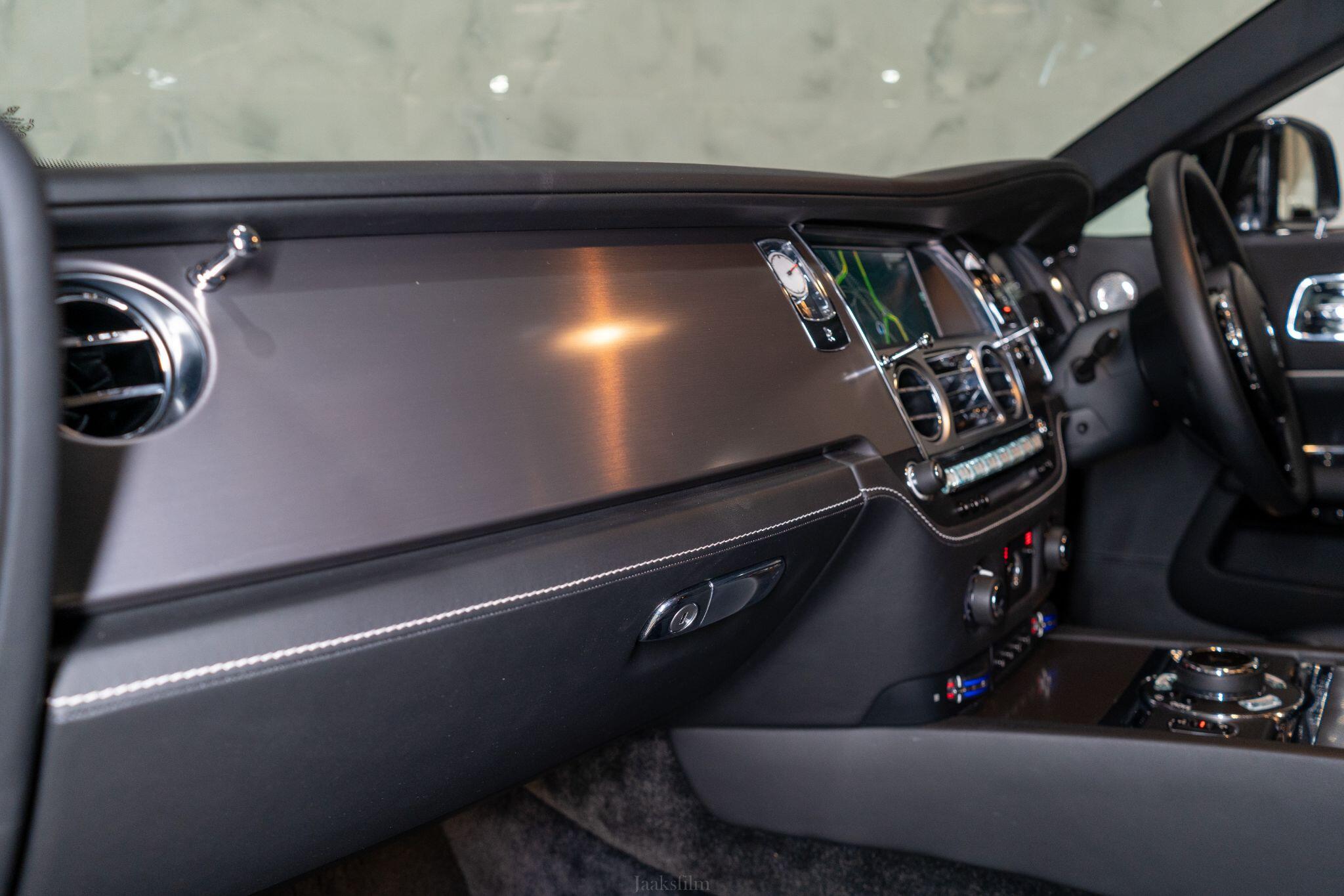 Rolls-Royce Wraith view 31