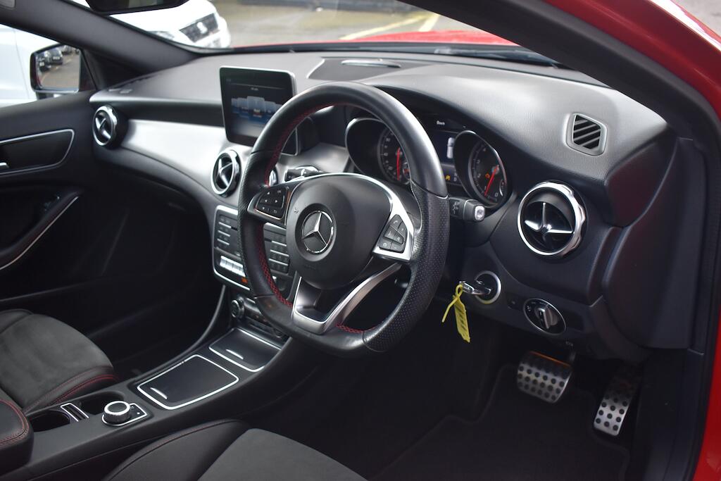 Mercedes-Benz Gla view 26