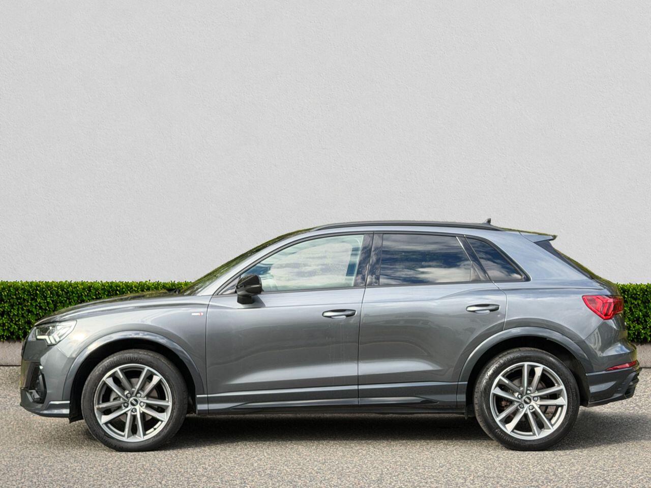 Audi Q3 view 4
