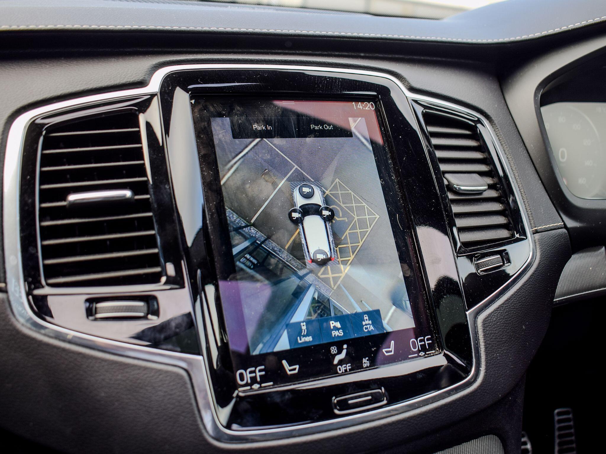 Volvo XC90 view 16