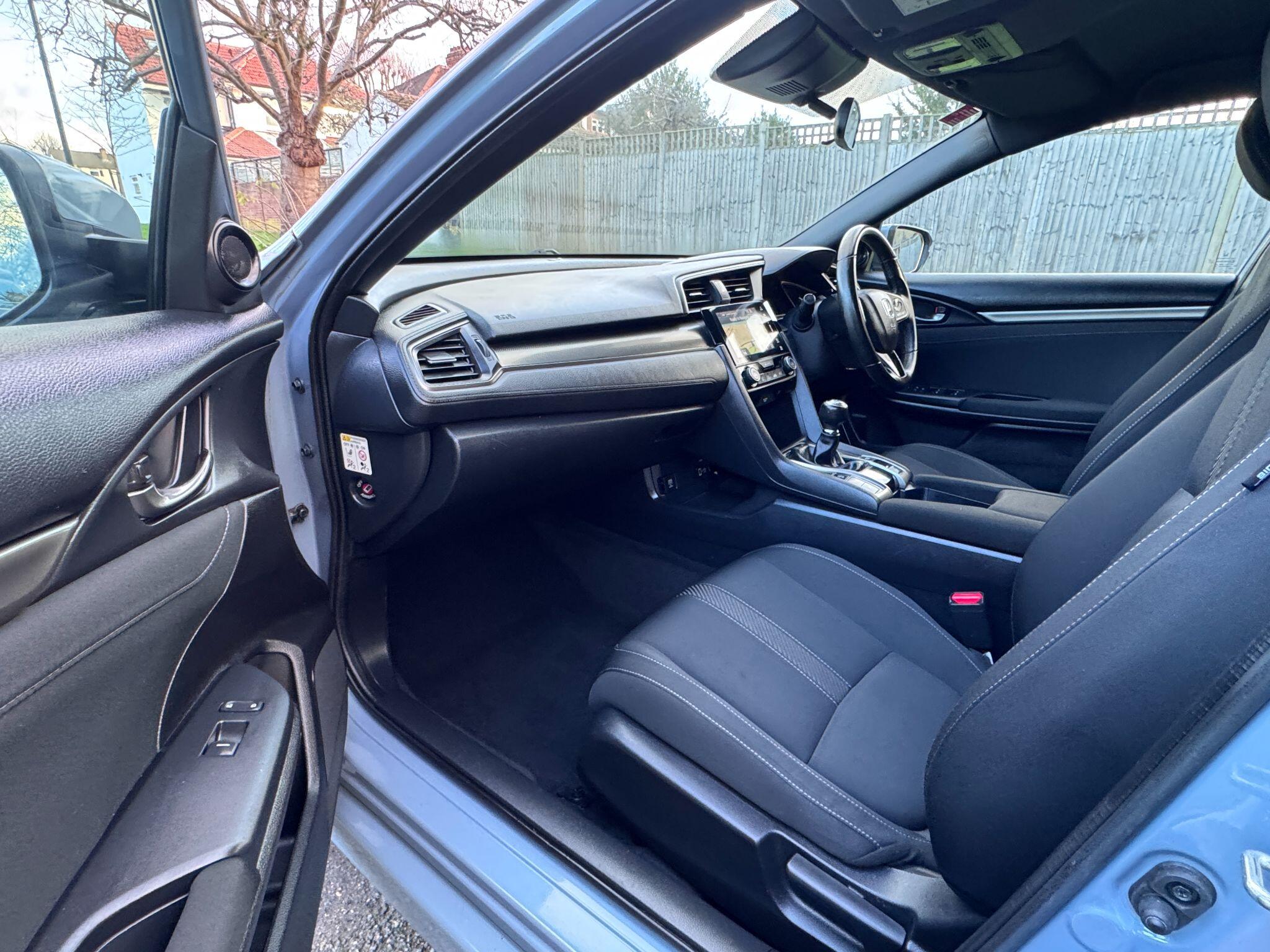 2017 Honda Civic image 16