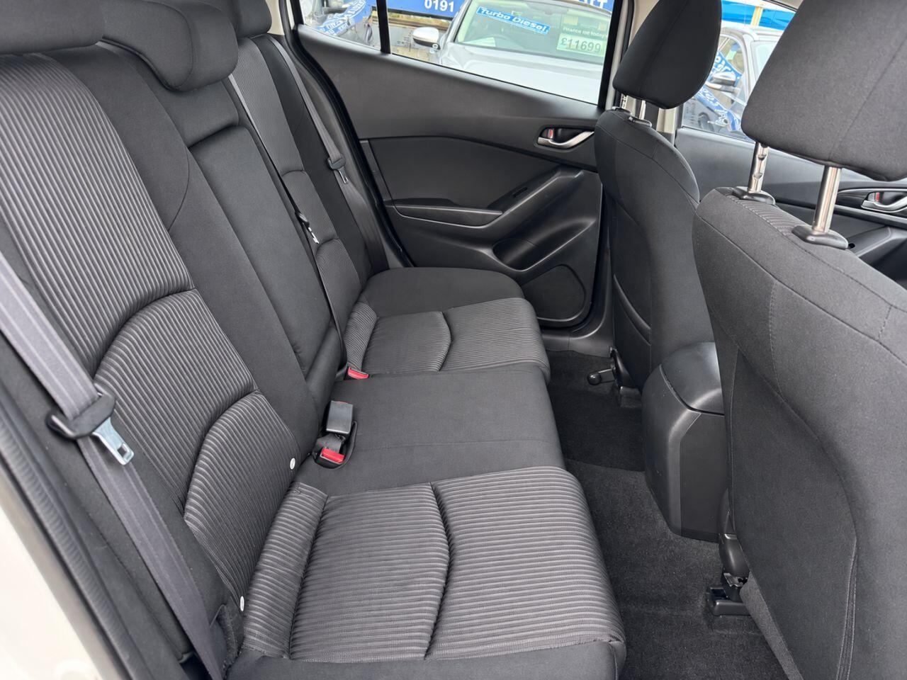 Mazda Mazda3 view 28