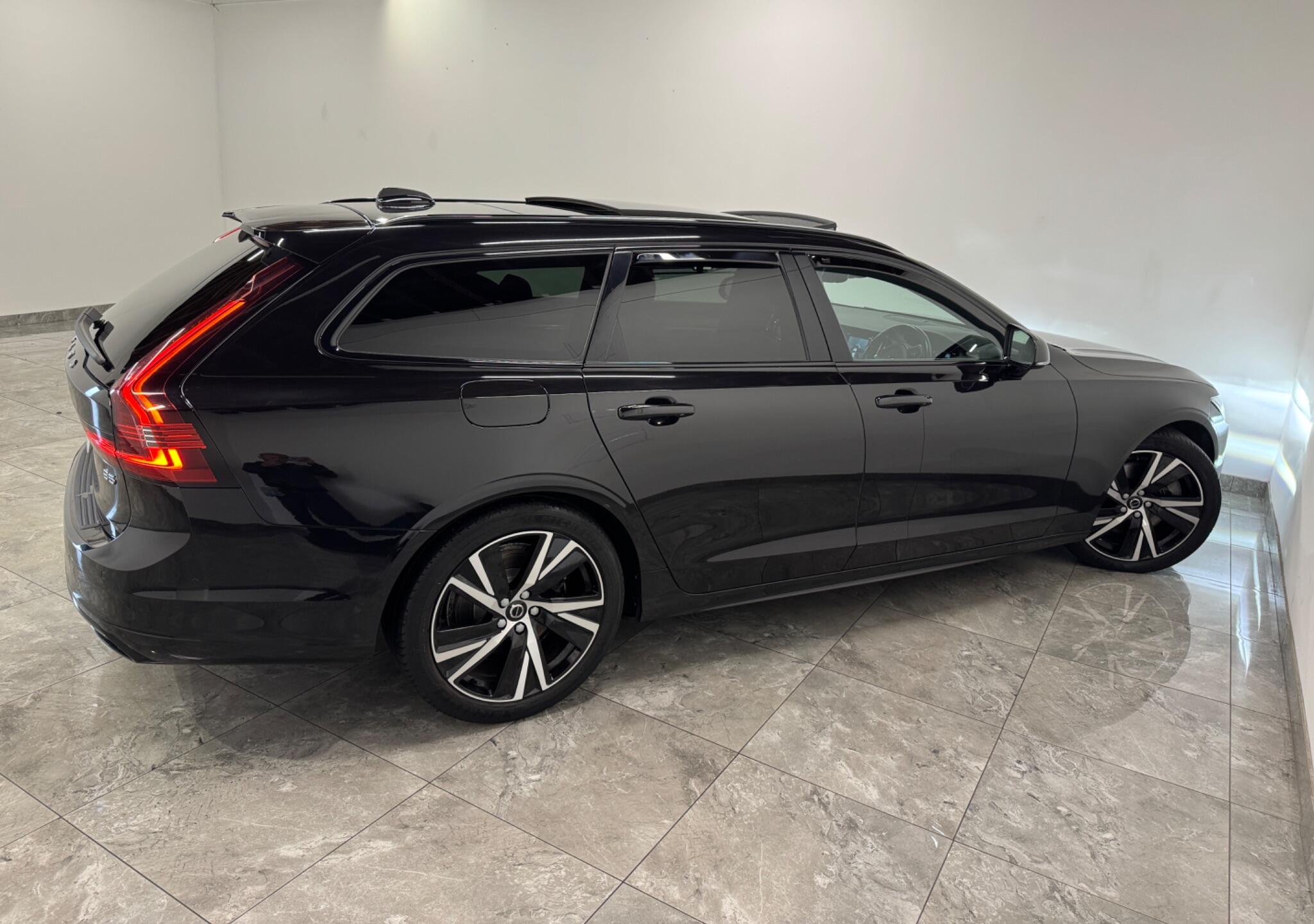 Volvo V90 view 8