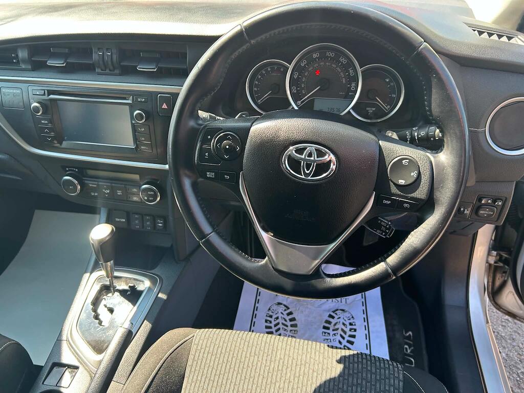 Toyota Auris view 8