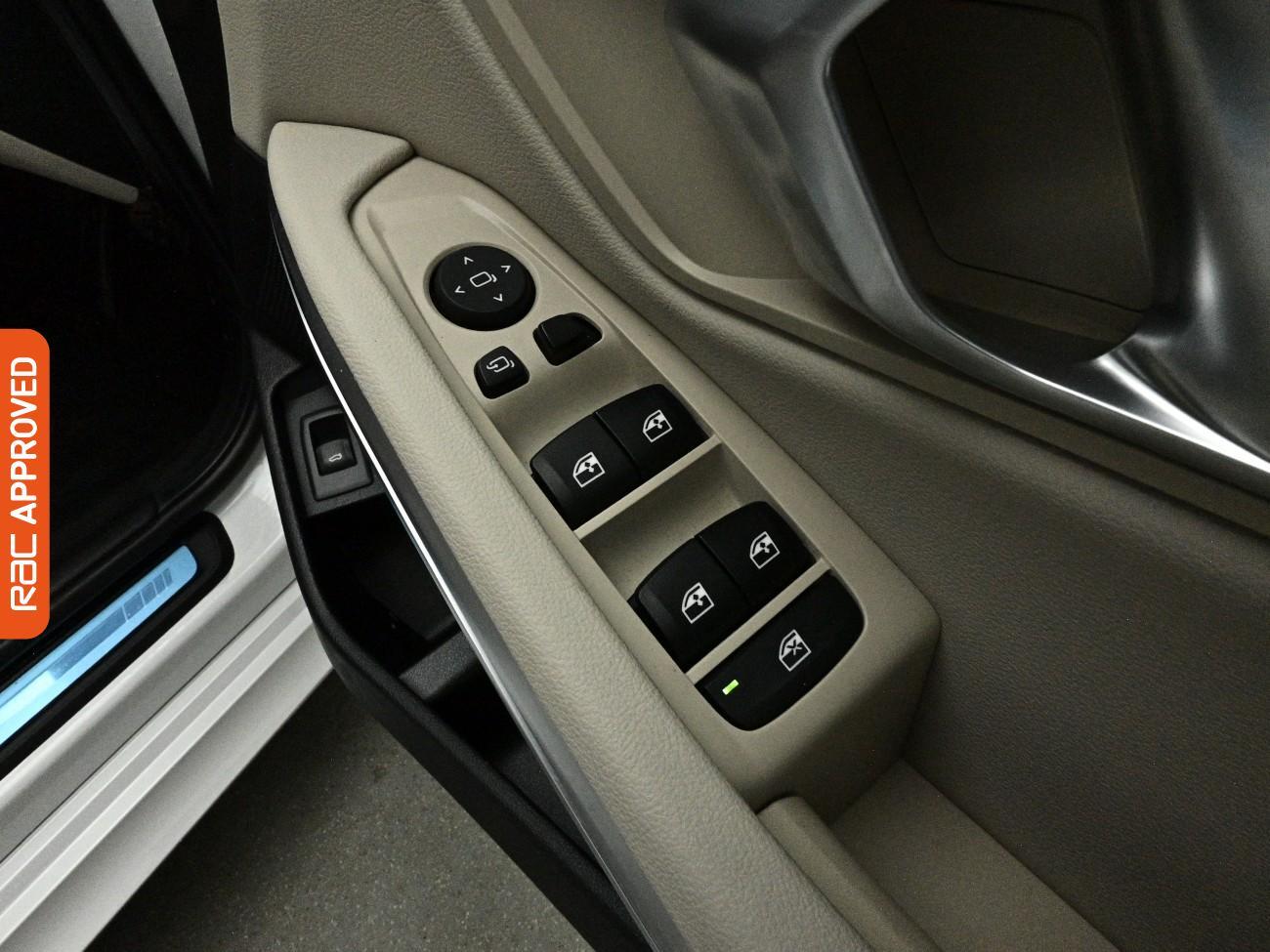 BMW 3 Series view 26