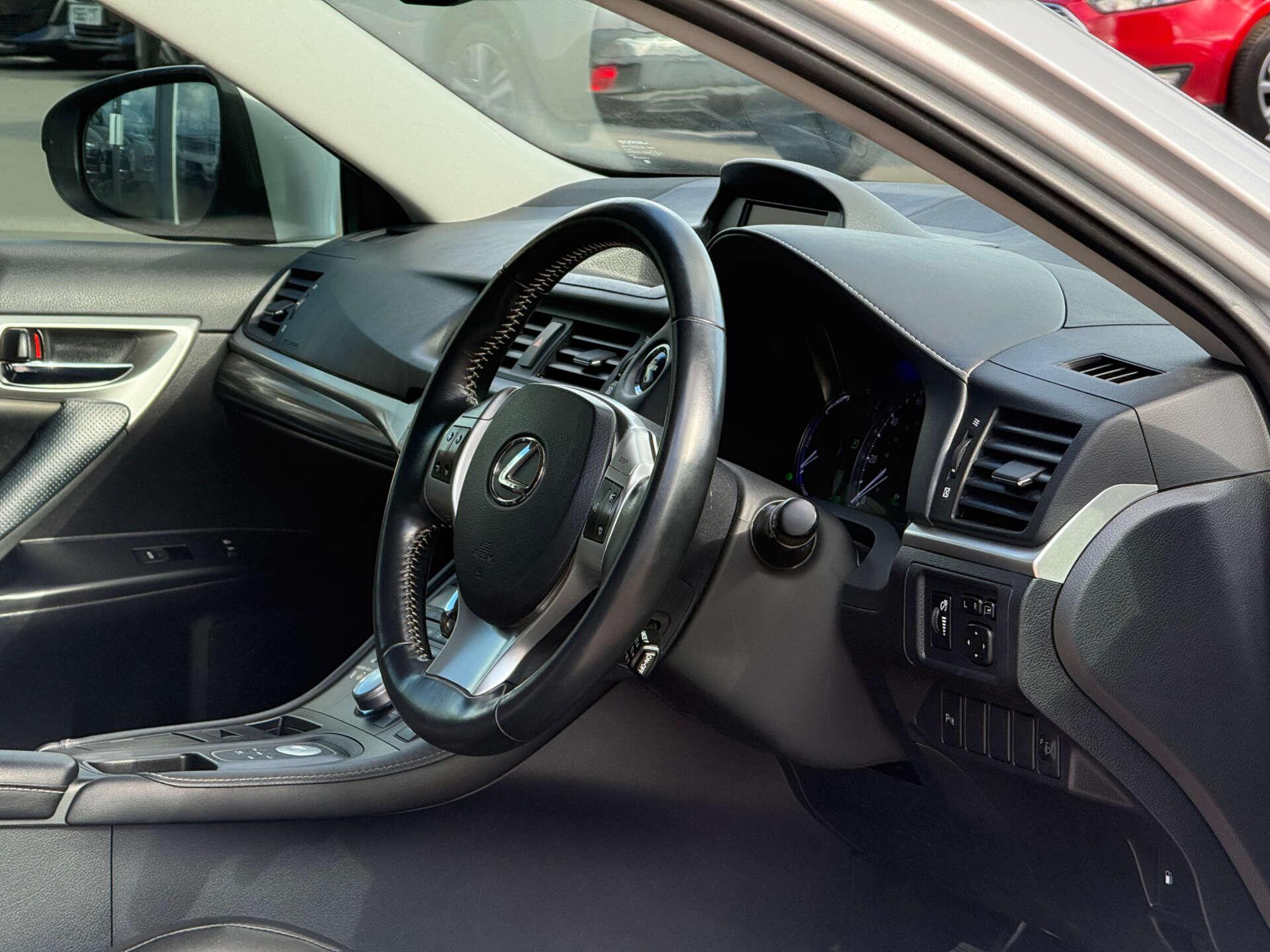 Lexus CT view 44