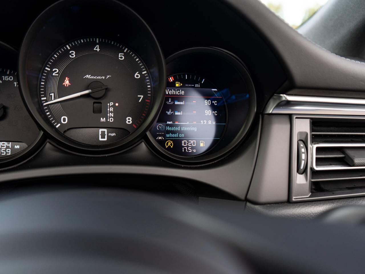 Porsche Macan view 40