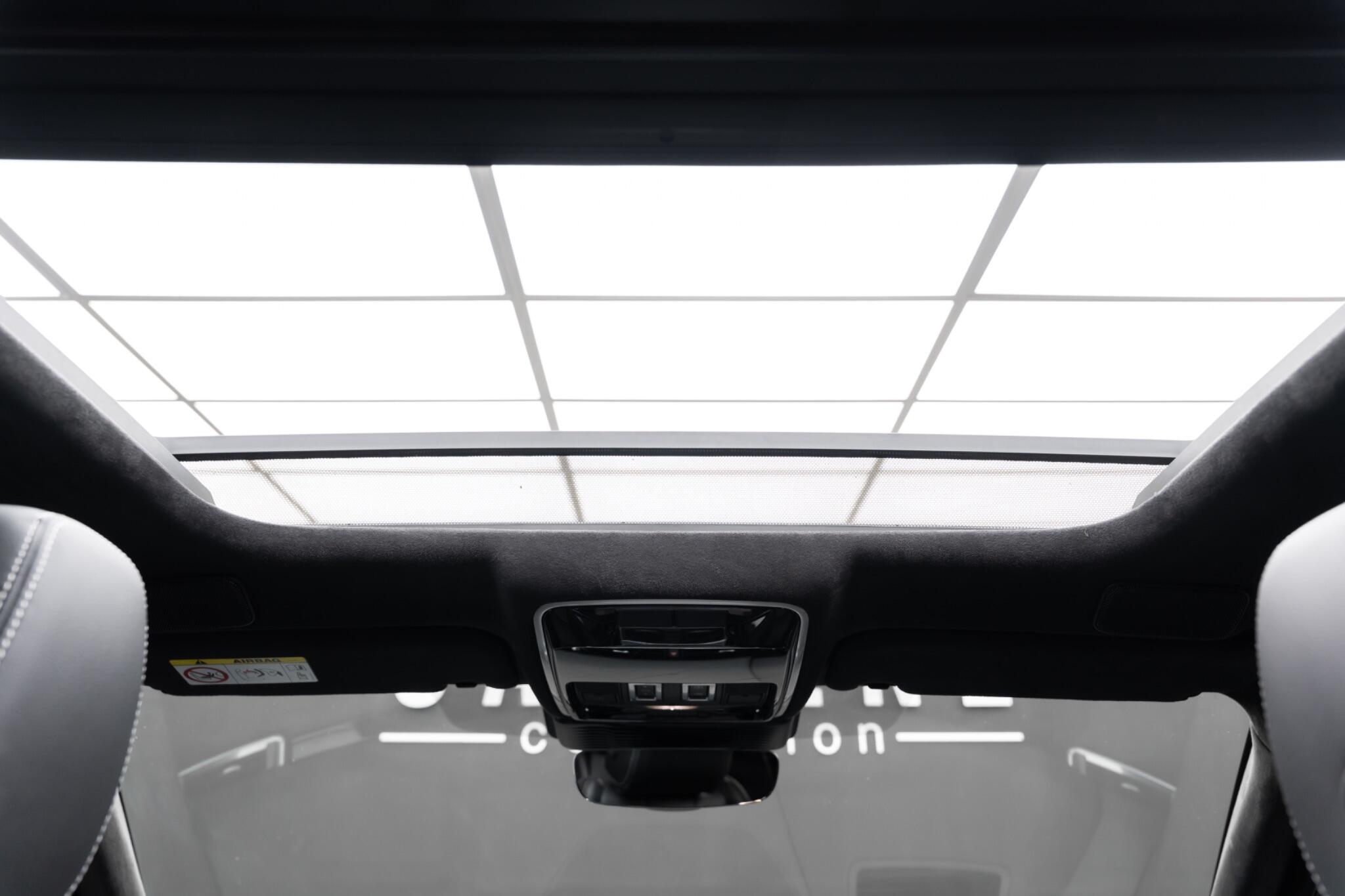 Land Rover Range Rover Velar view 4
