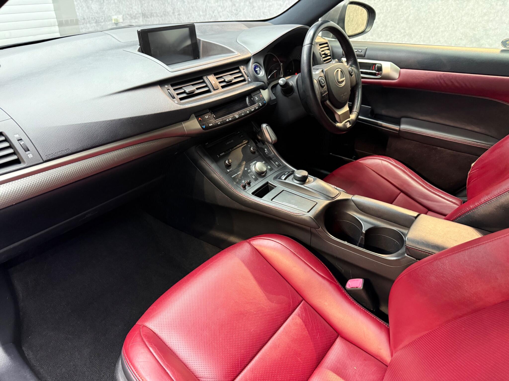 Lexus CT view 11