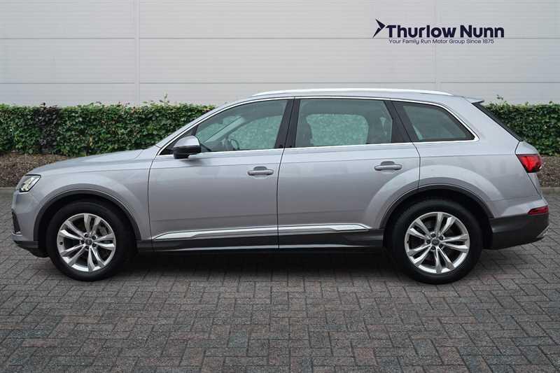 Audi Q7 view 6