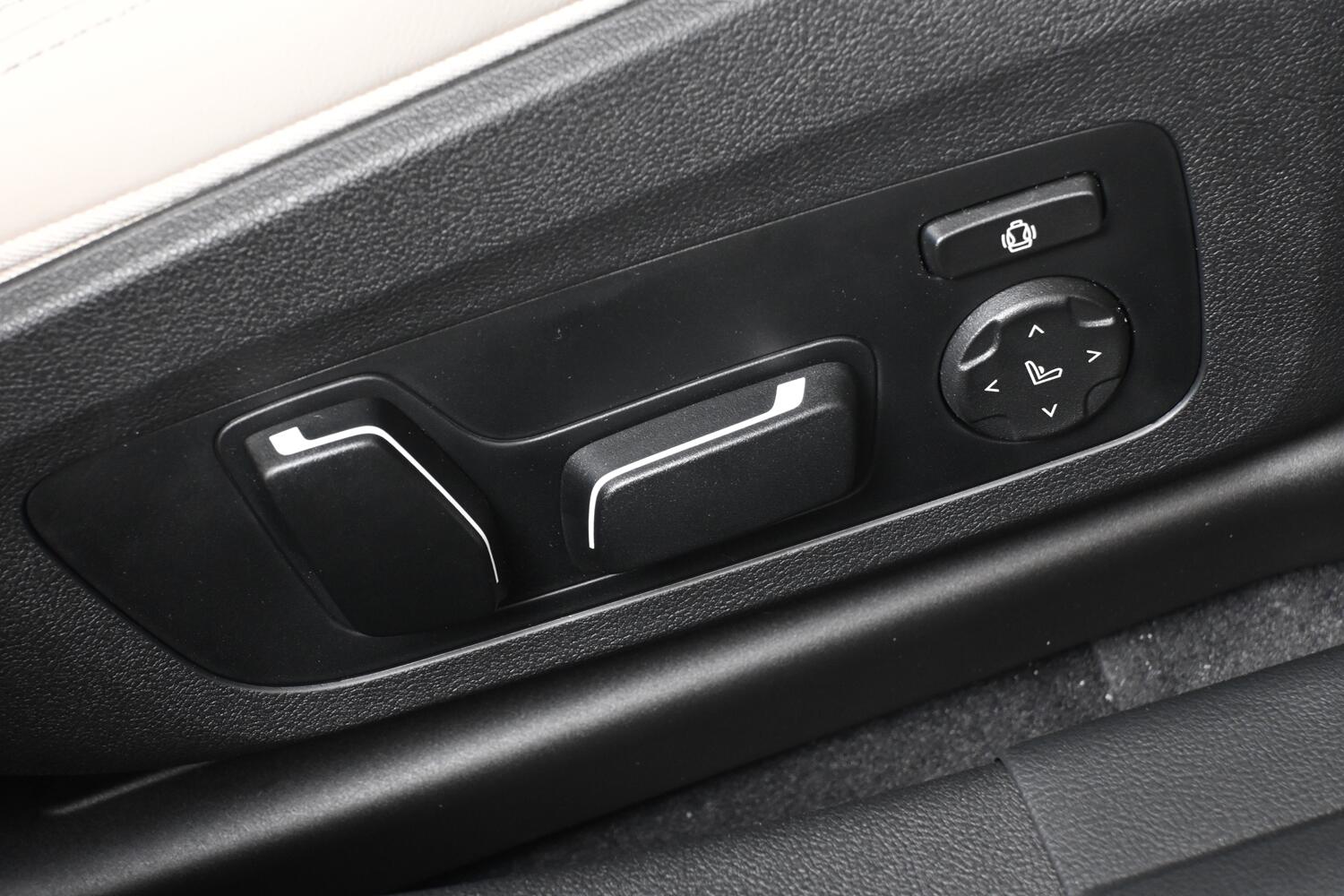 BMW I4 view 30