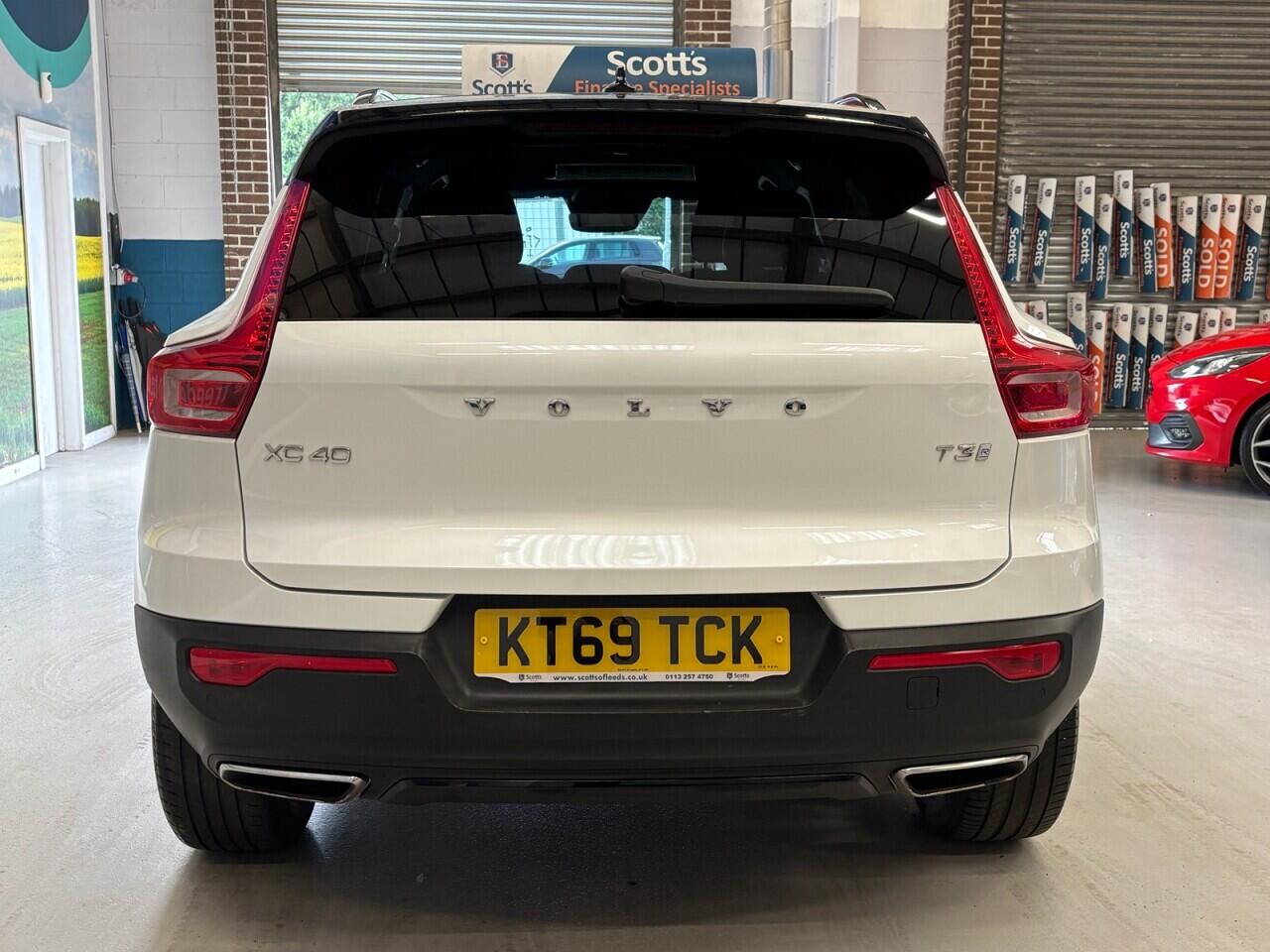Volvo XC40 view 6