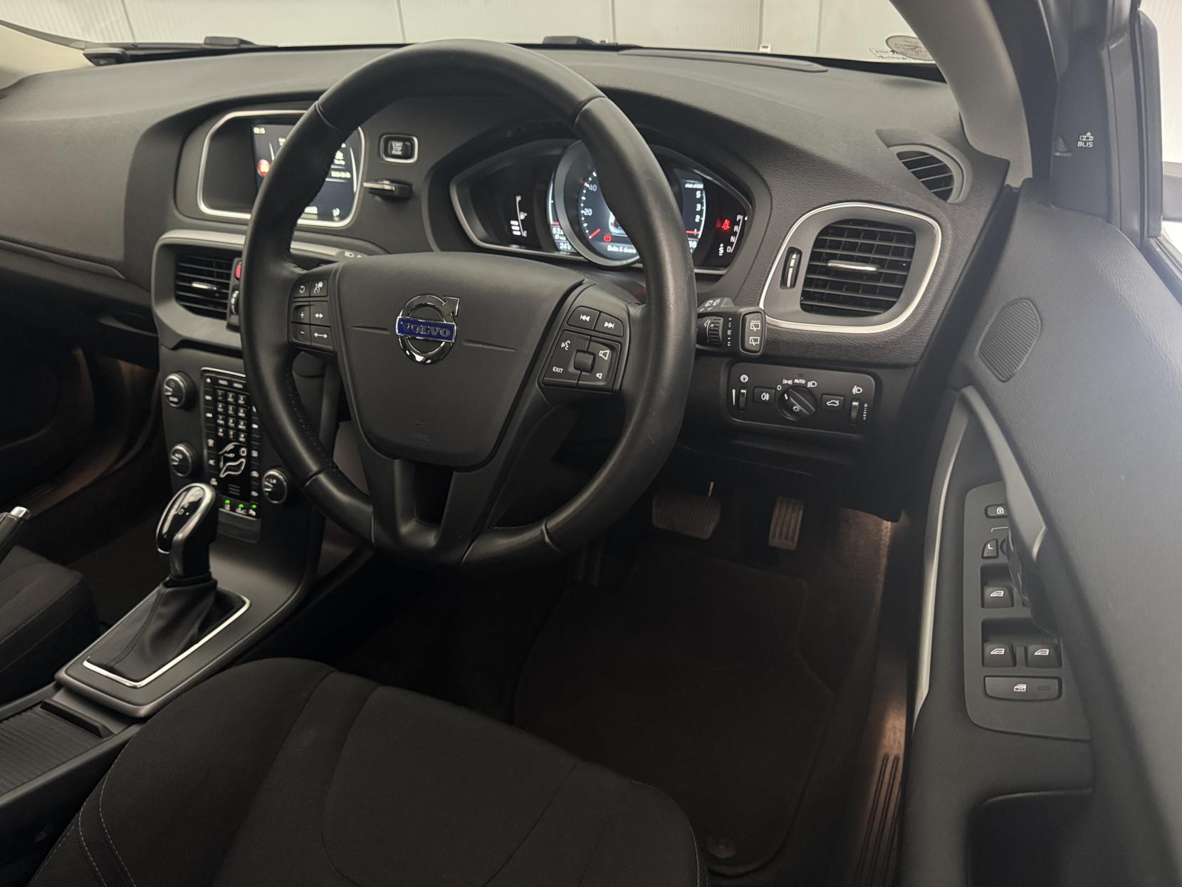 Volvo V40 view 56
