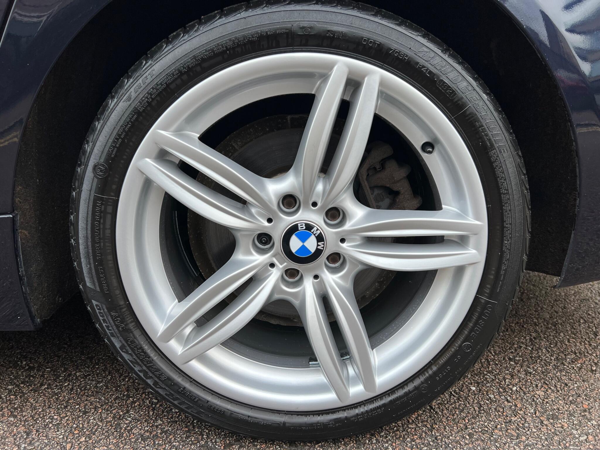 BMW 5 Series view 27