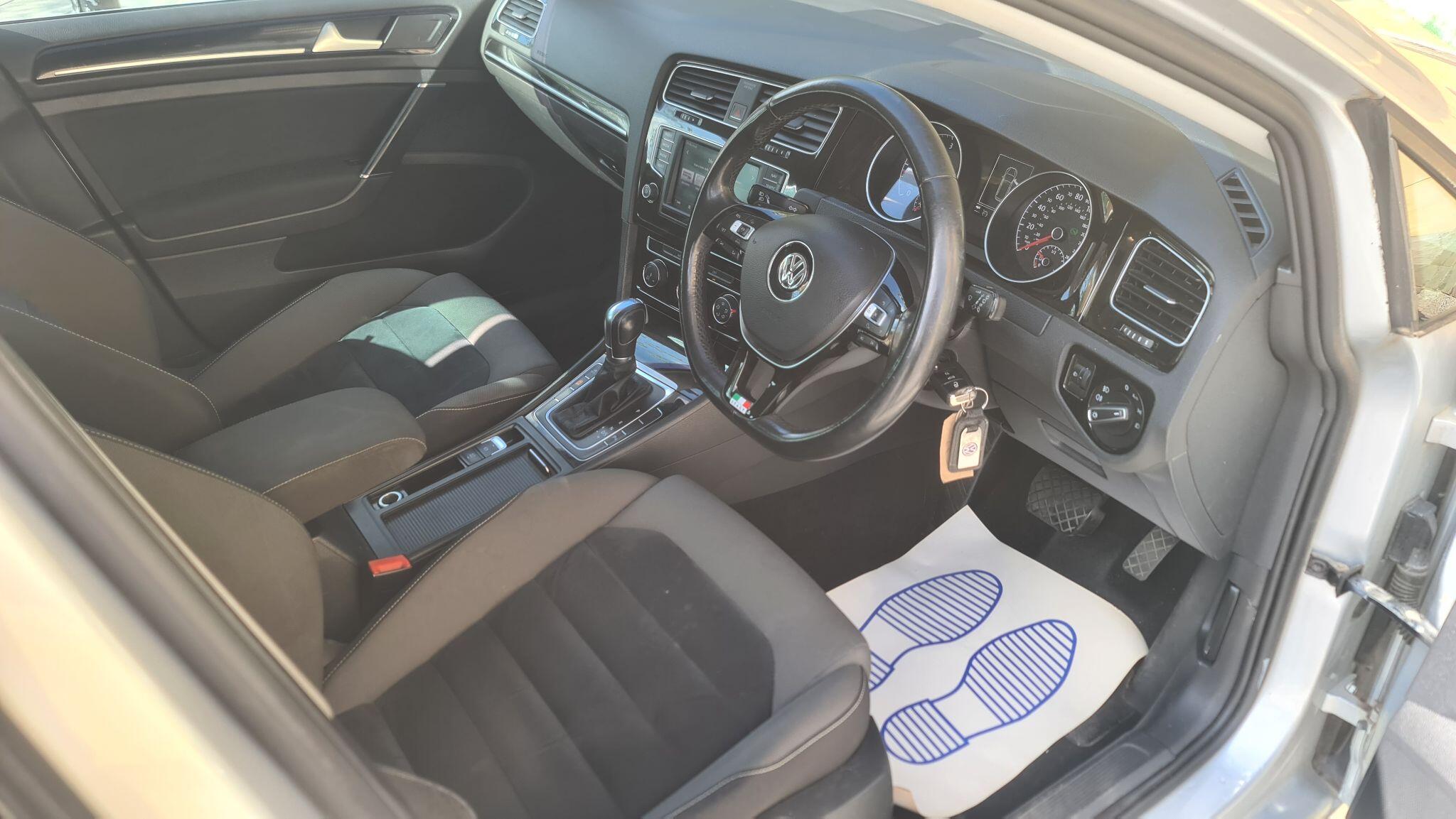 Volkswagen Golf view 19