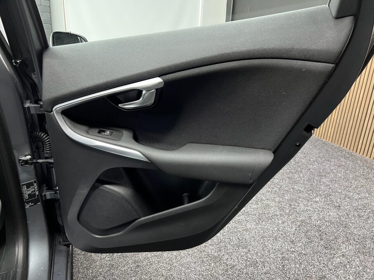 Volvo V40 view 40