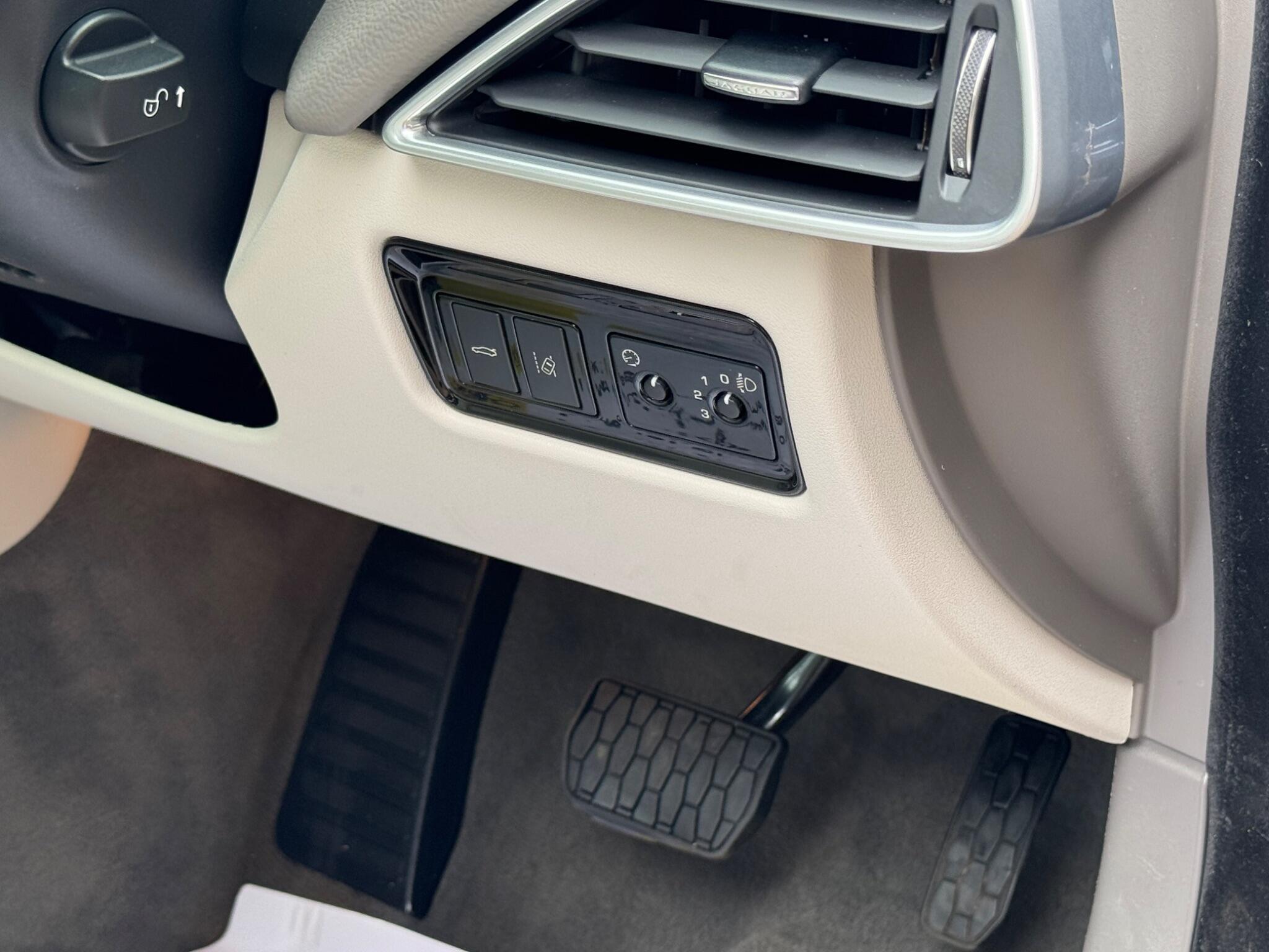 Jaguar Xe view 15