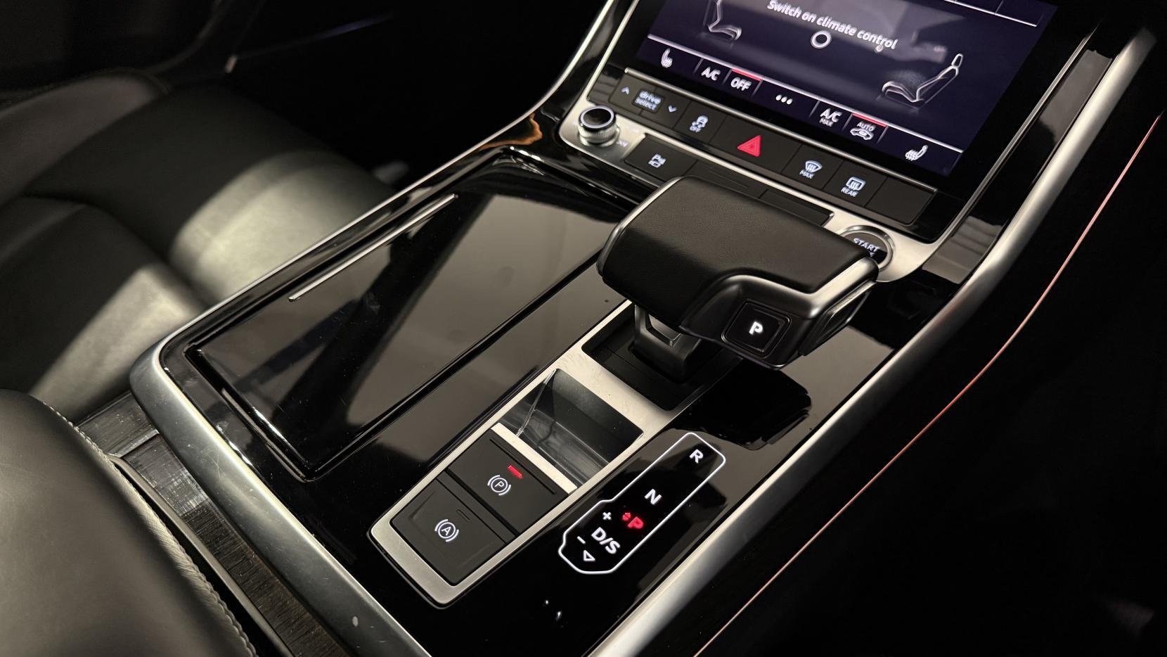 Audi Q7 view 23
