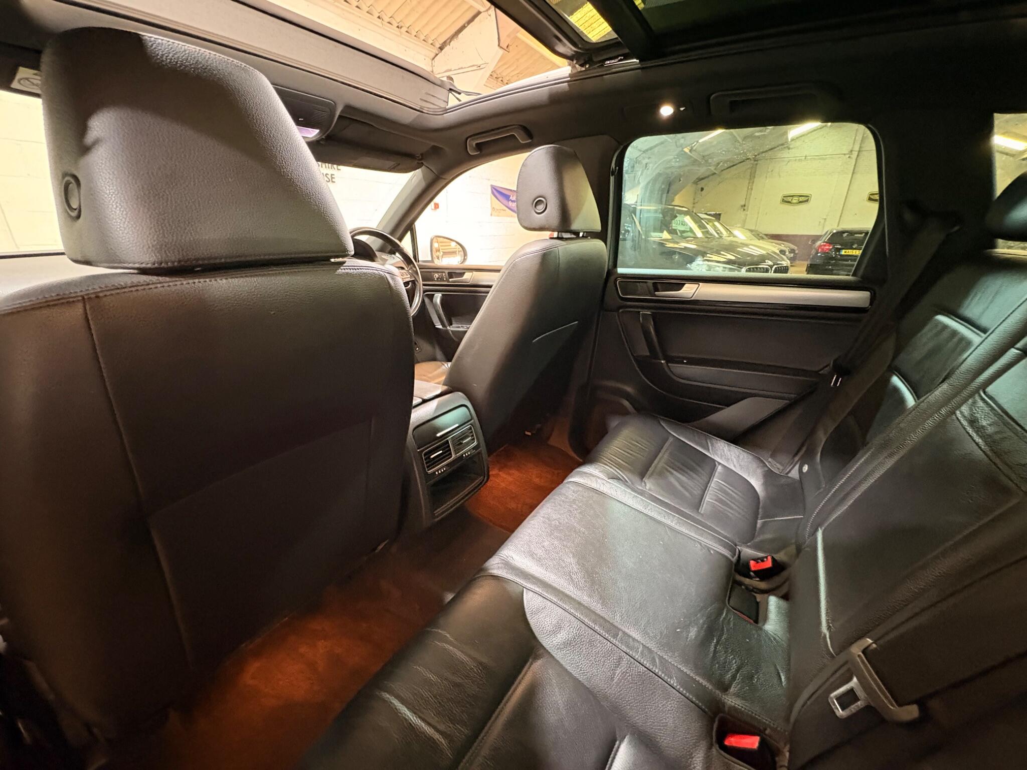 Volkswagen Touareg view 58