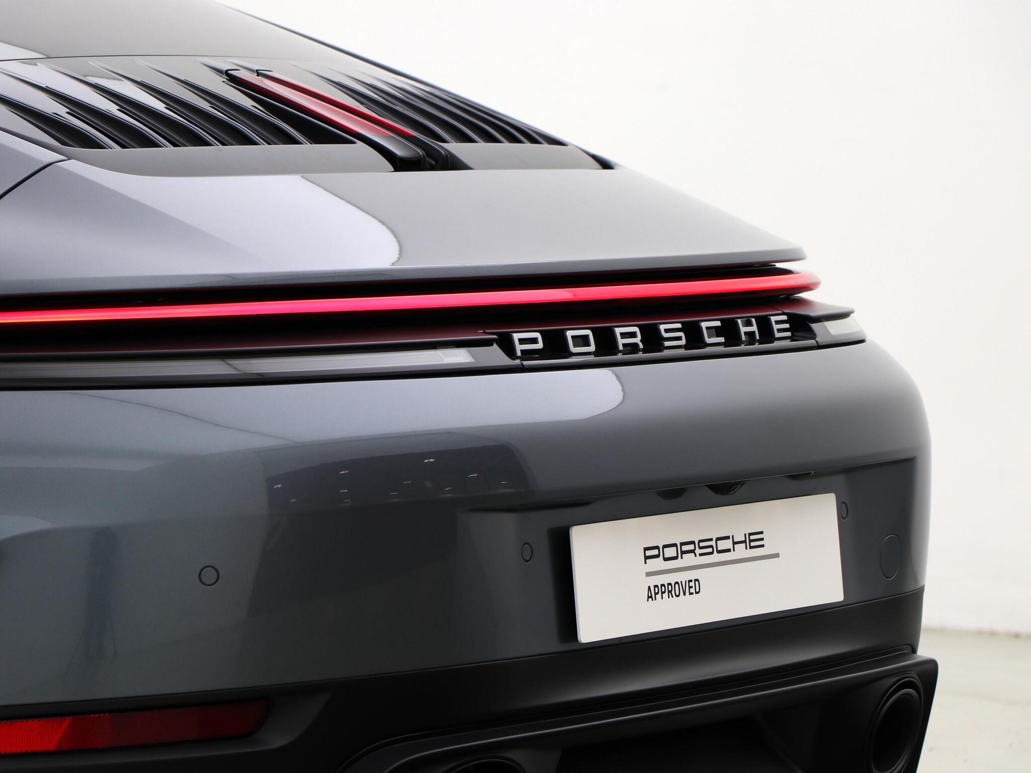 Porsche 911 view 19