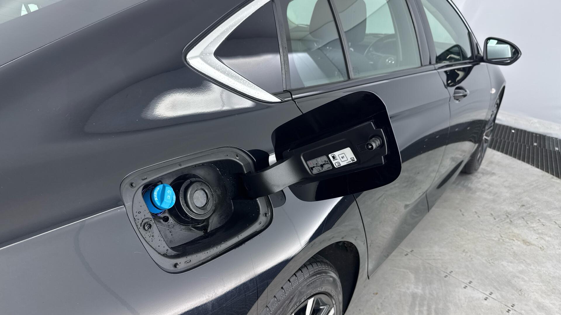 Vauxhall Insignia view 17