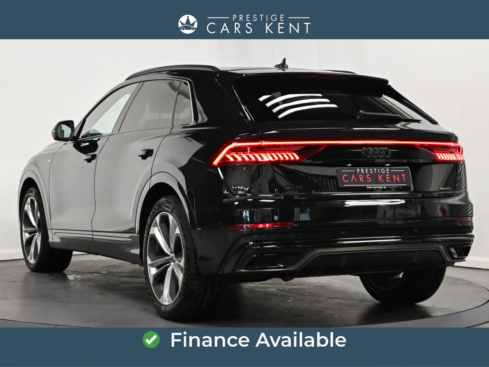Audi Q8 view 3