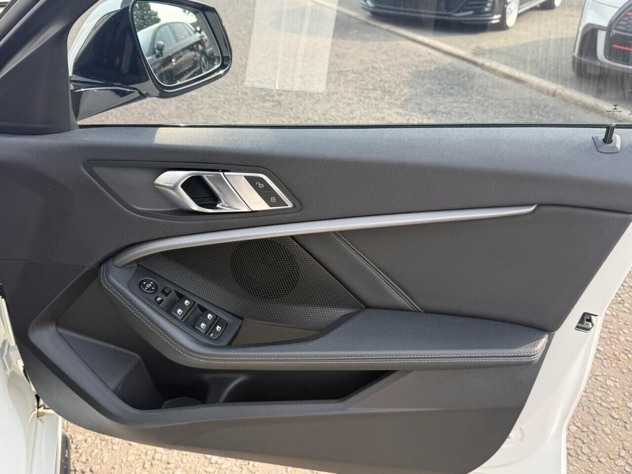 BMW 1 Series view 15