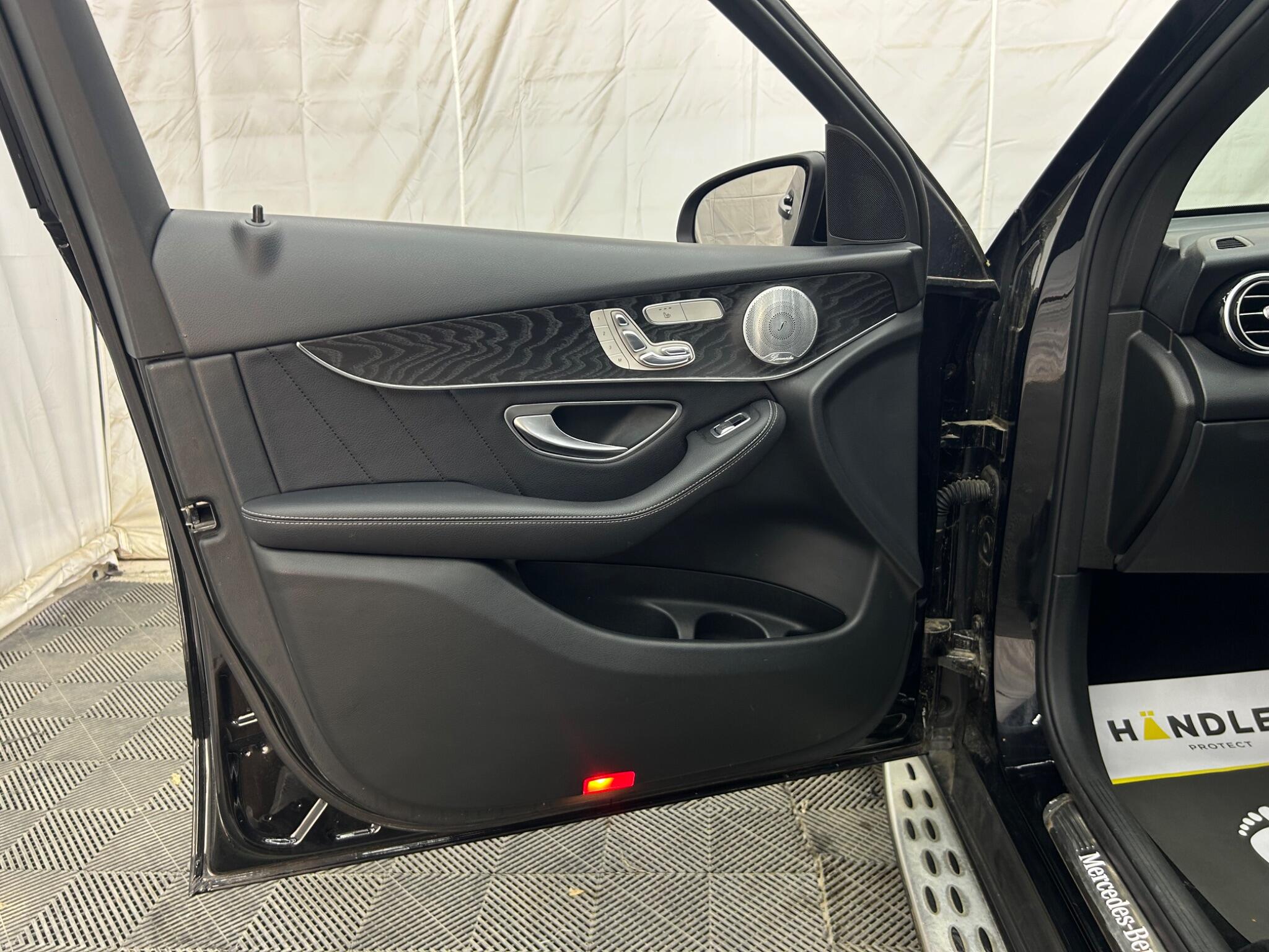 Mercedes-Benz GLC view 34