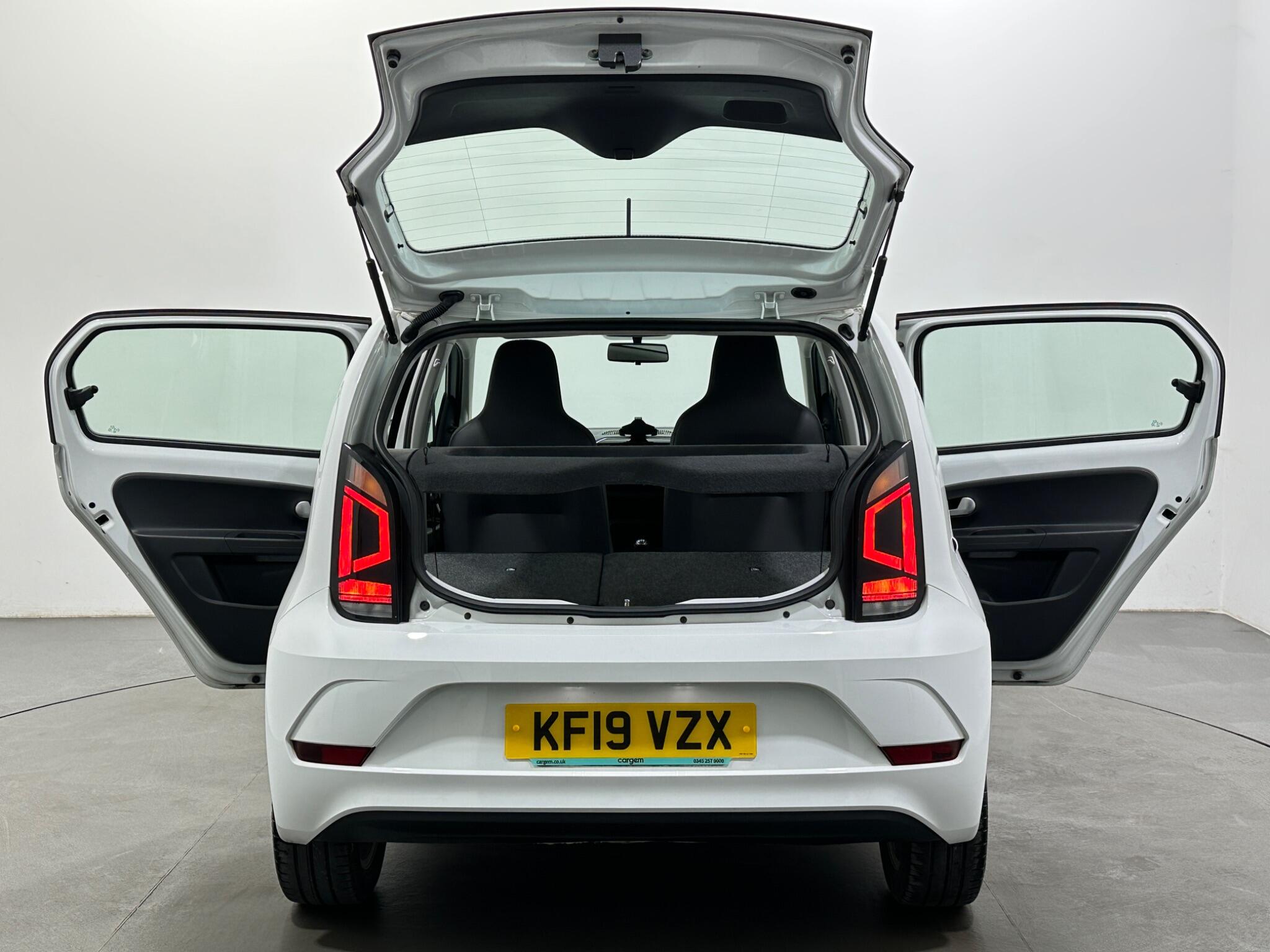 Volkswagen Up! view 38