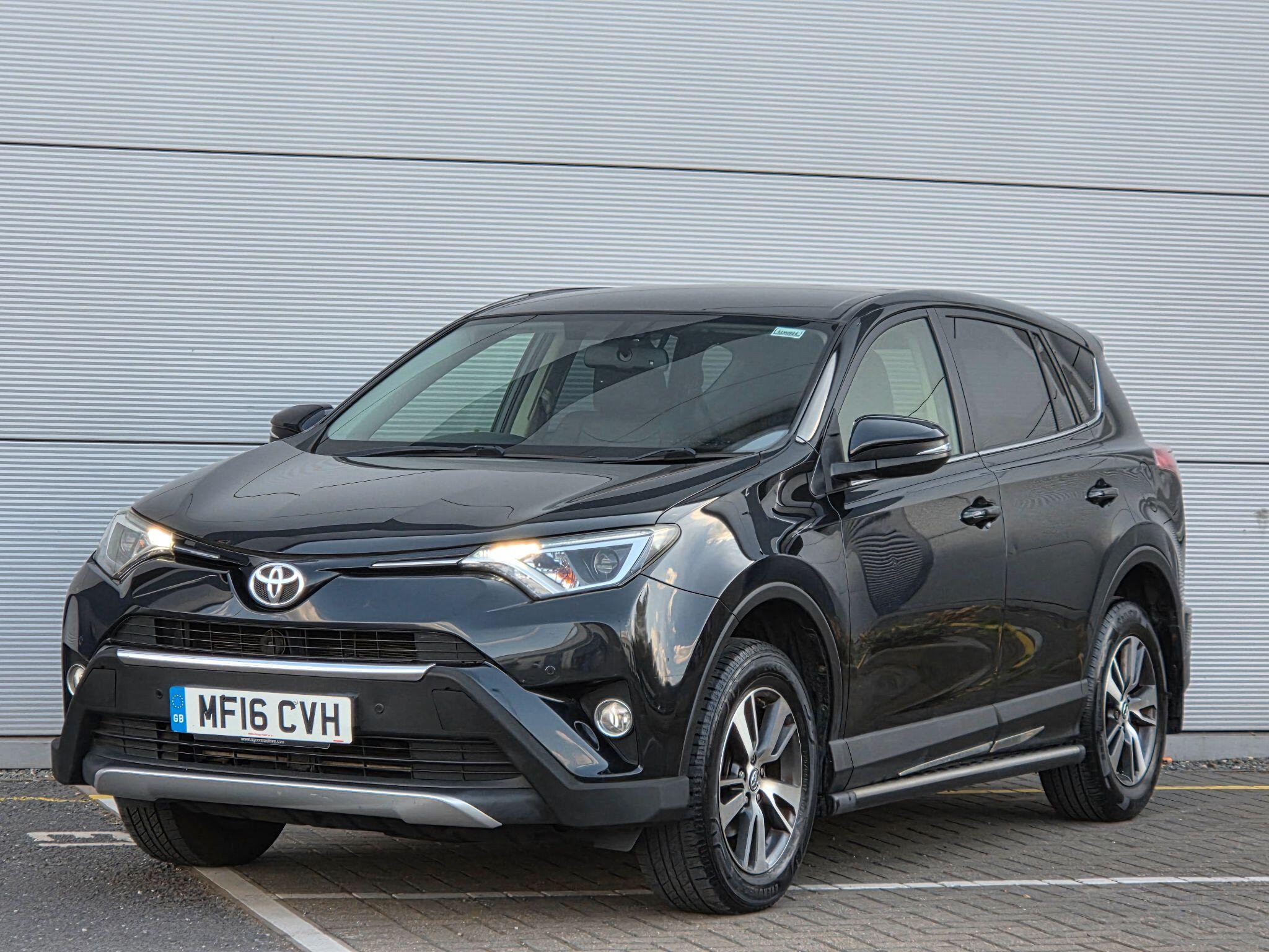 Toyota Rav4 view 4