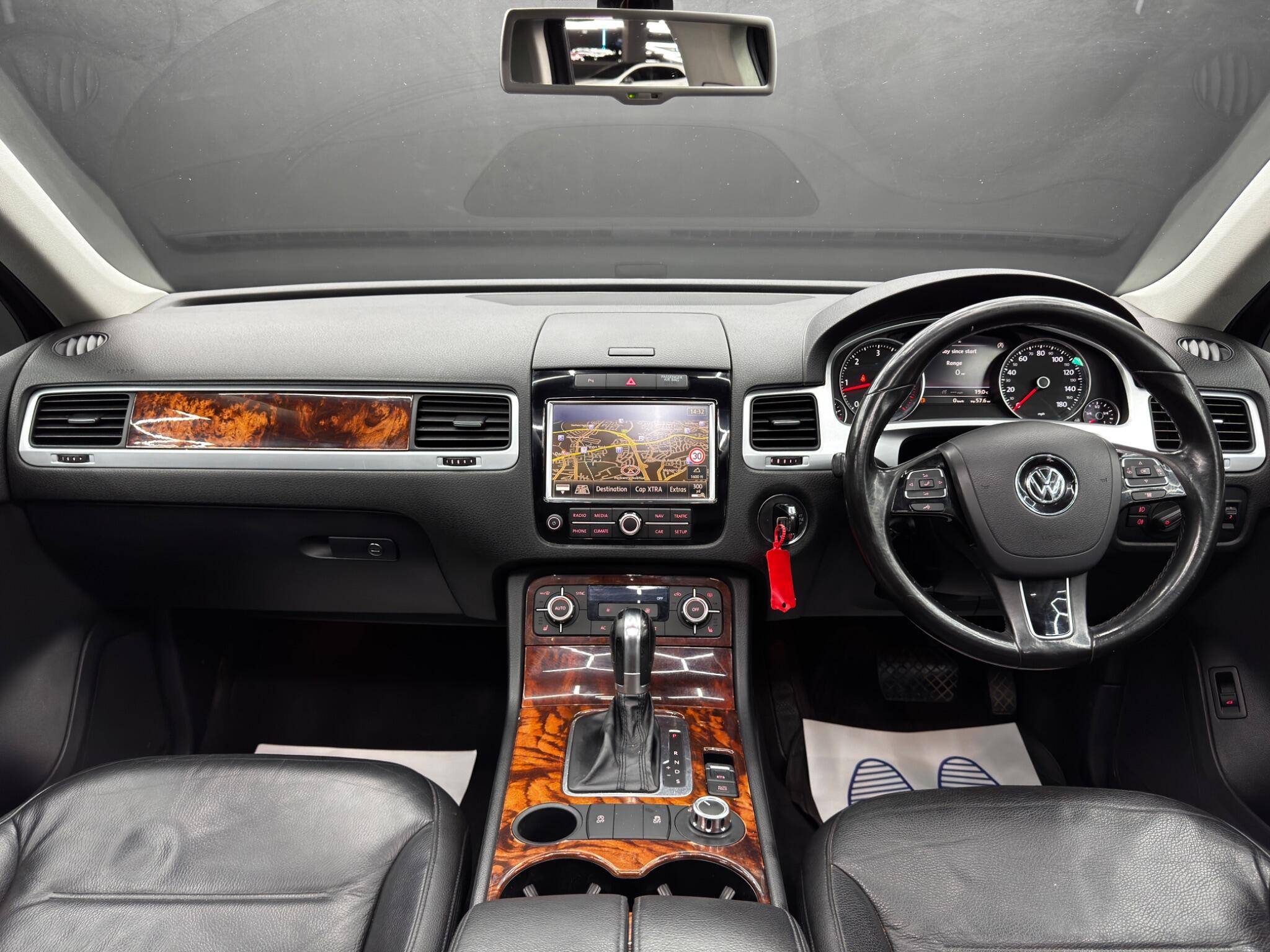 Volkswagen Touareg view 10
