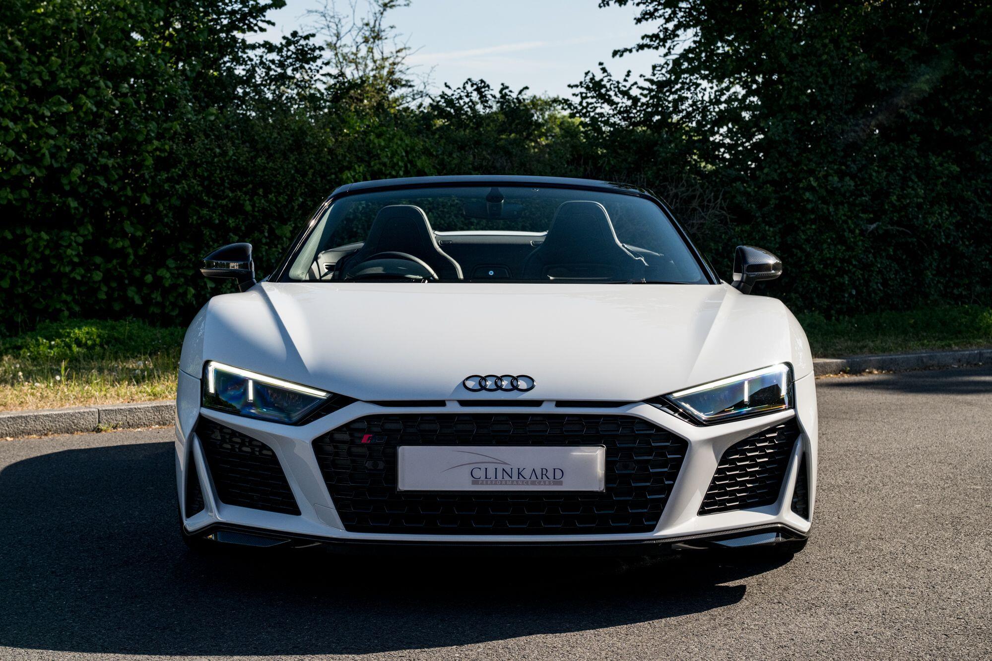 Audi R8 view 3
