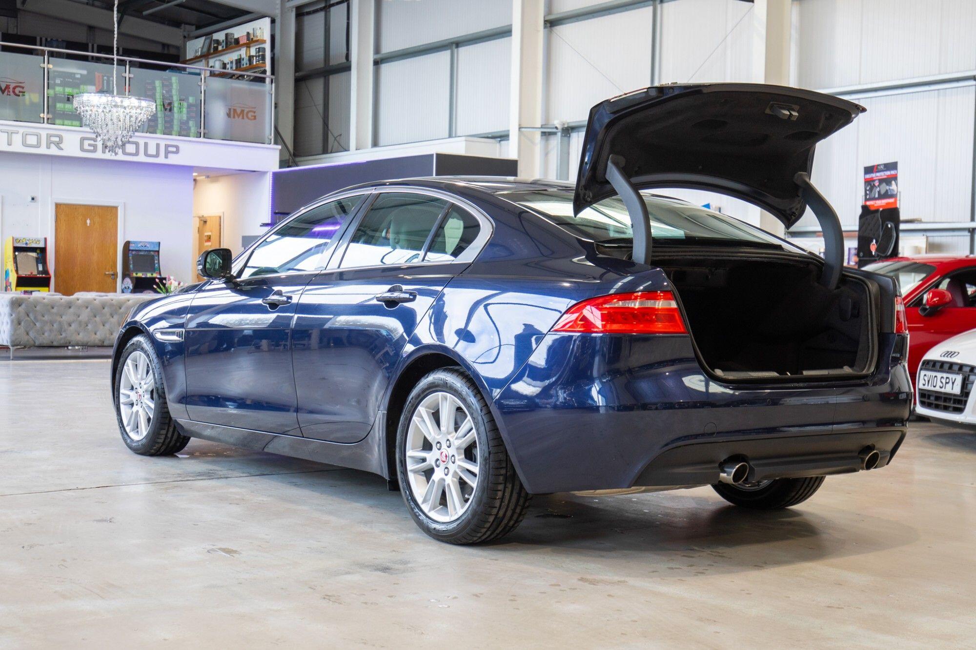 Jaguar Xe view 4