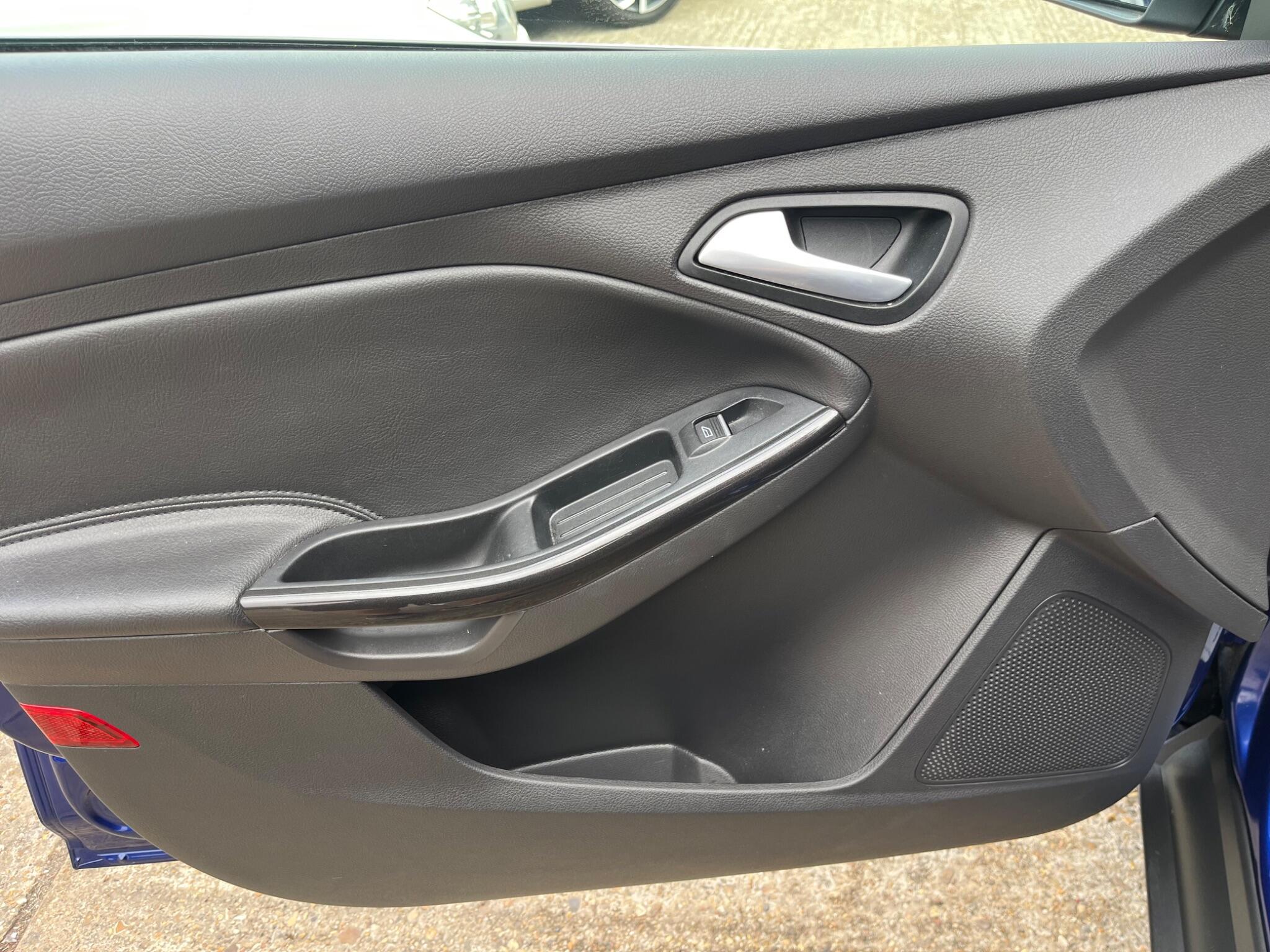 Ford Focus view 61