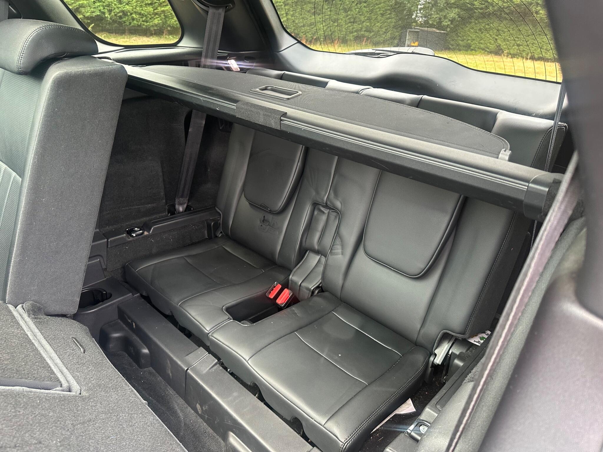 Land Rover Discovery Sport view 13