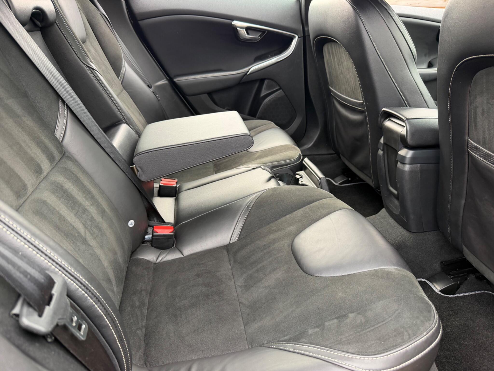 Volvo V40 view 34