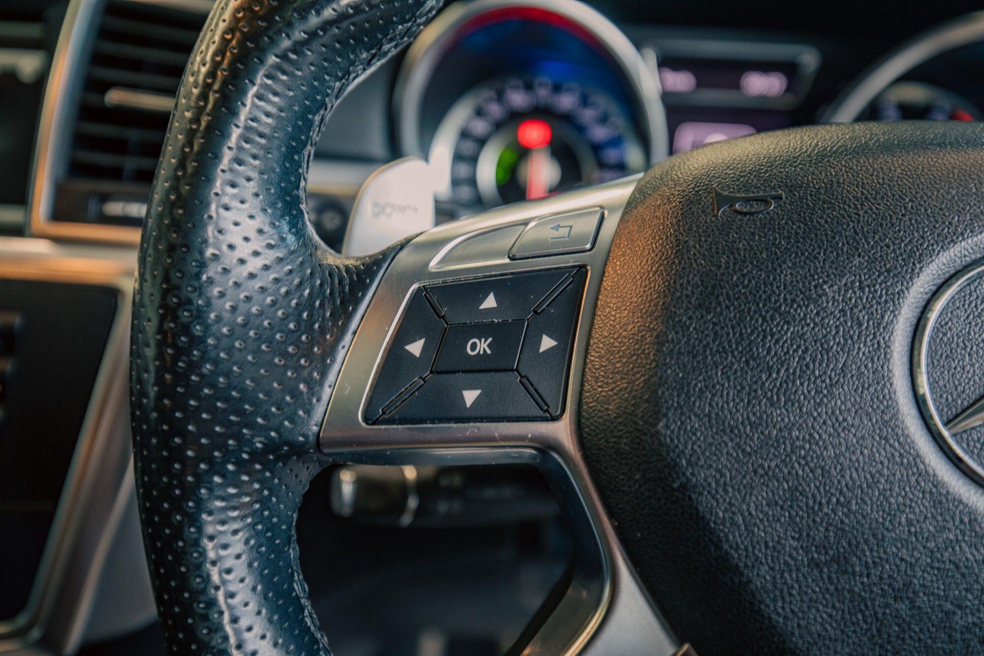 Mercedes-Benz M-Class view 14